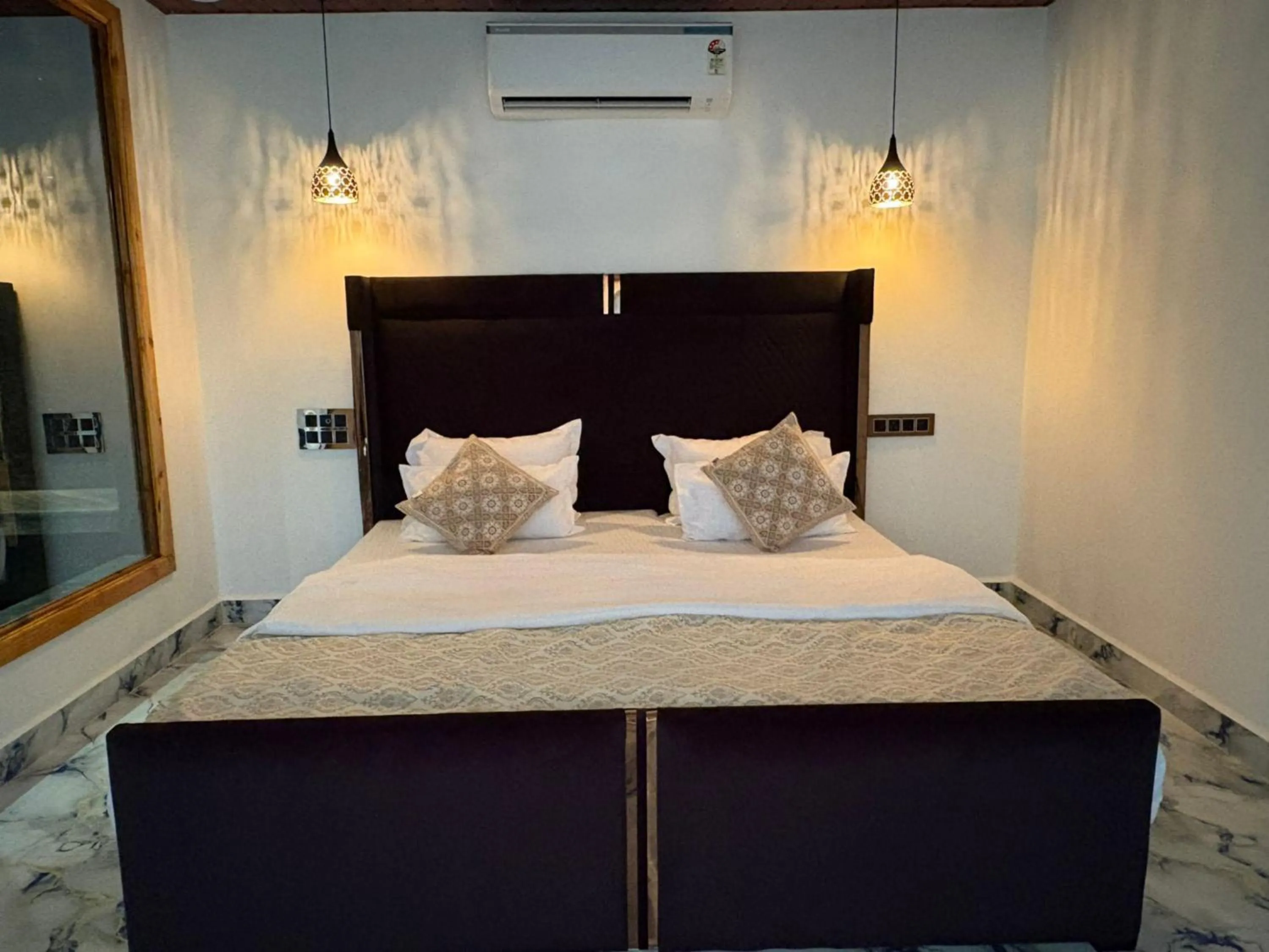 Bedroom, Bed in The Charming Nights