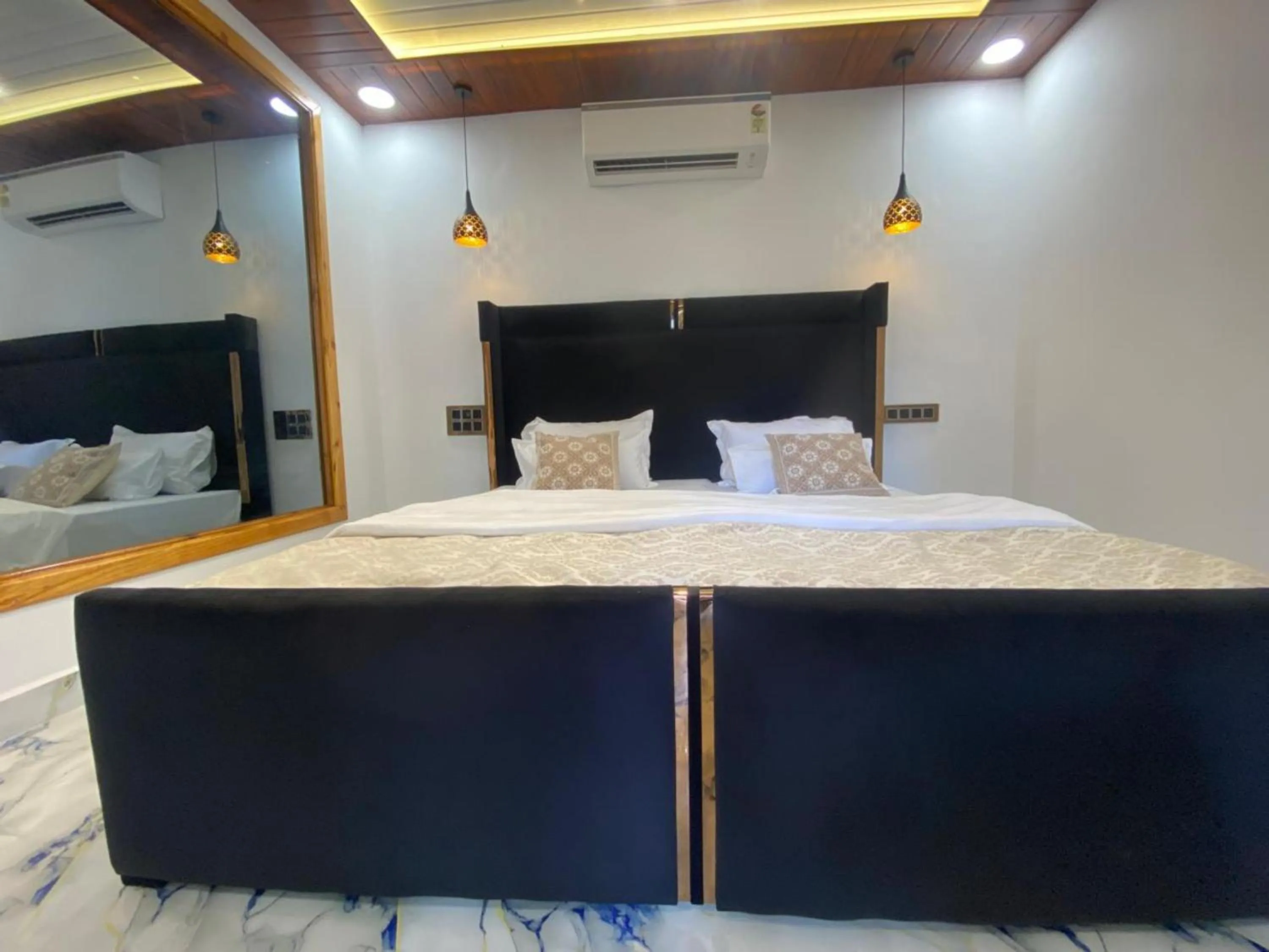 Bedroom, Bed in The Charming Nights