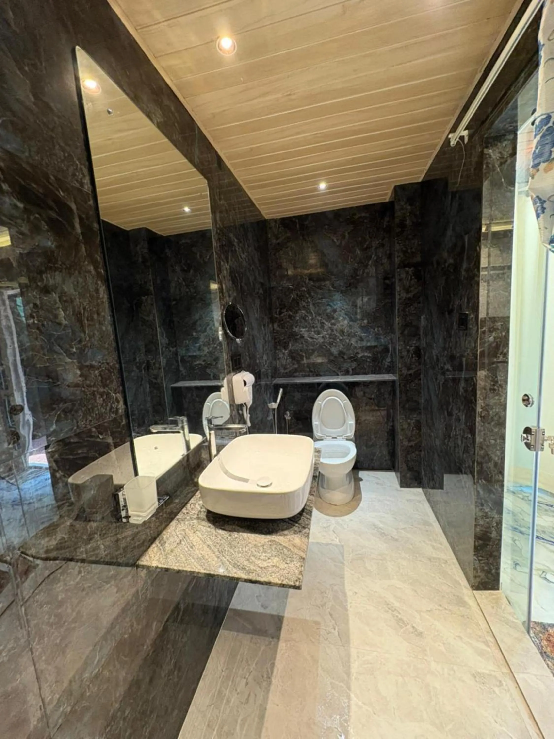 Toilet in The Charming Nights