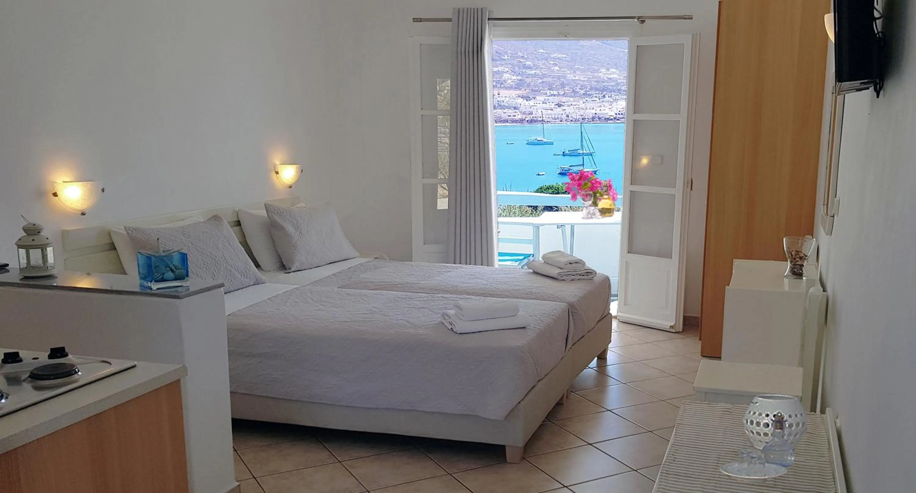 Photo of the whole room, Bed in Paros Paradise Apartments