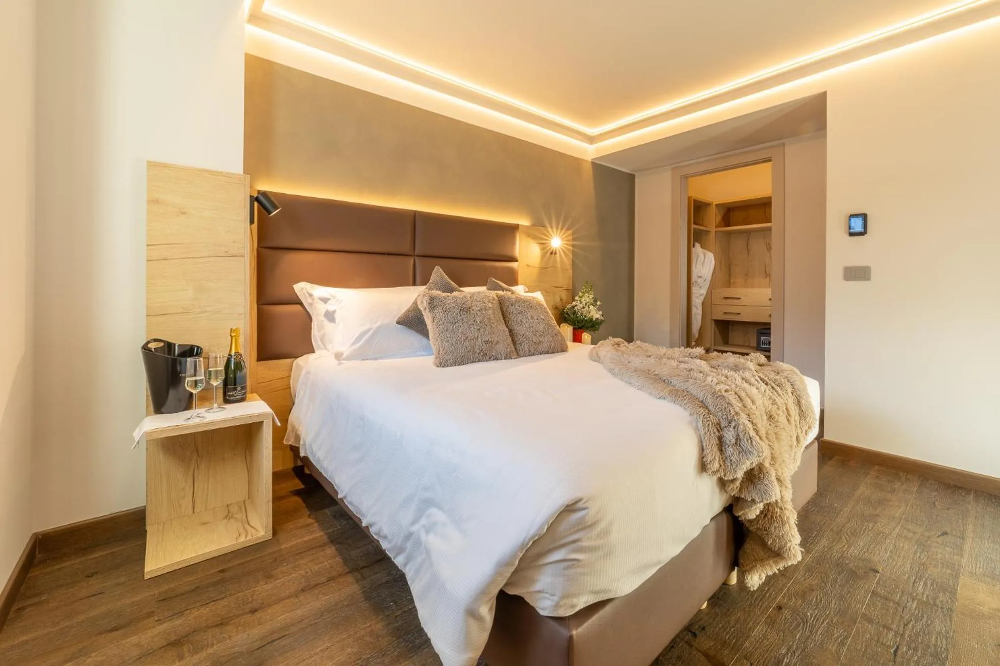 Photo of the whole room, Bed in Riserva Bianca Limone Hotel & SPA