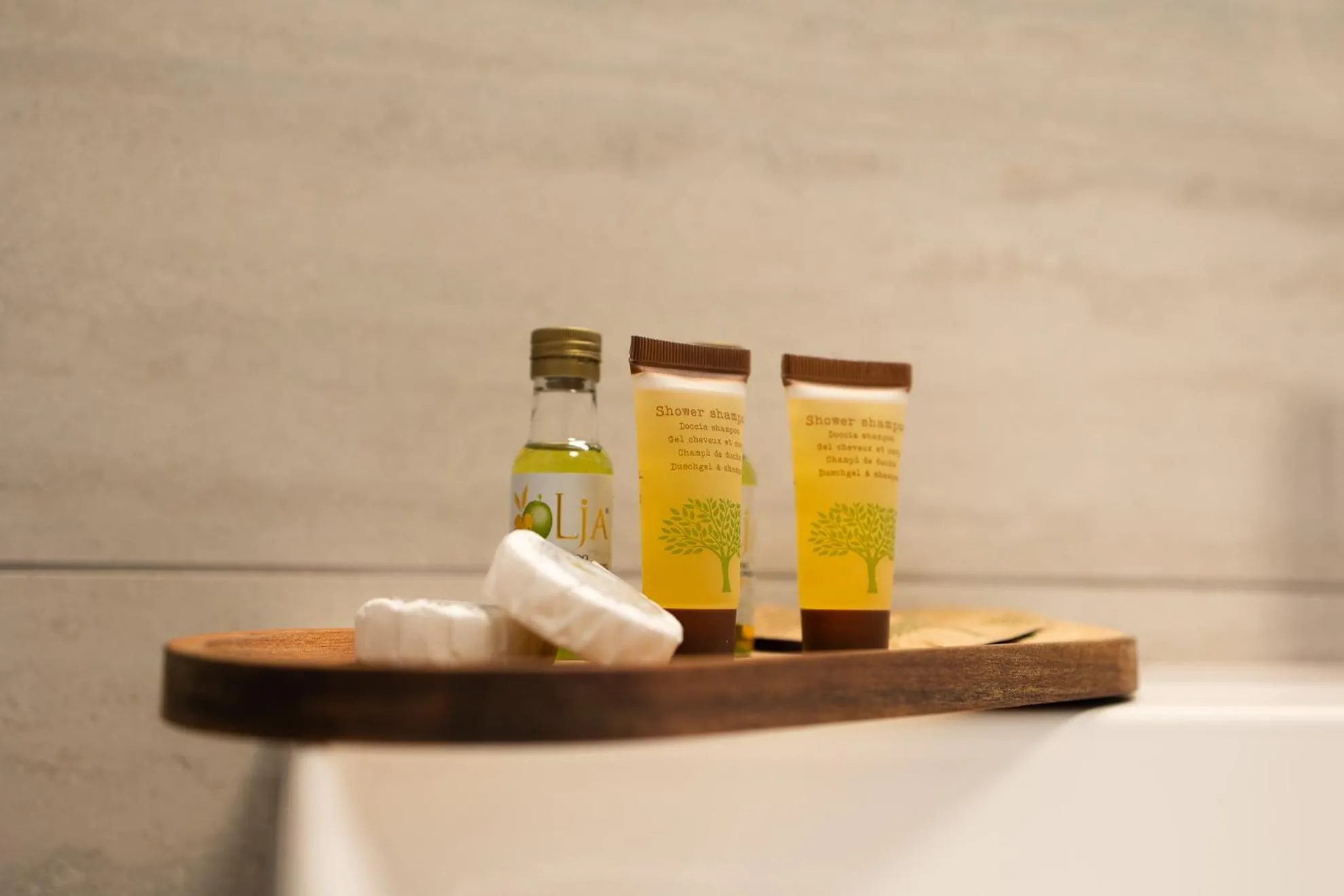 Bathroom in Riserva Bianca Limone Hotel & SPA