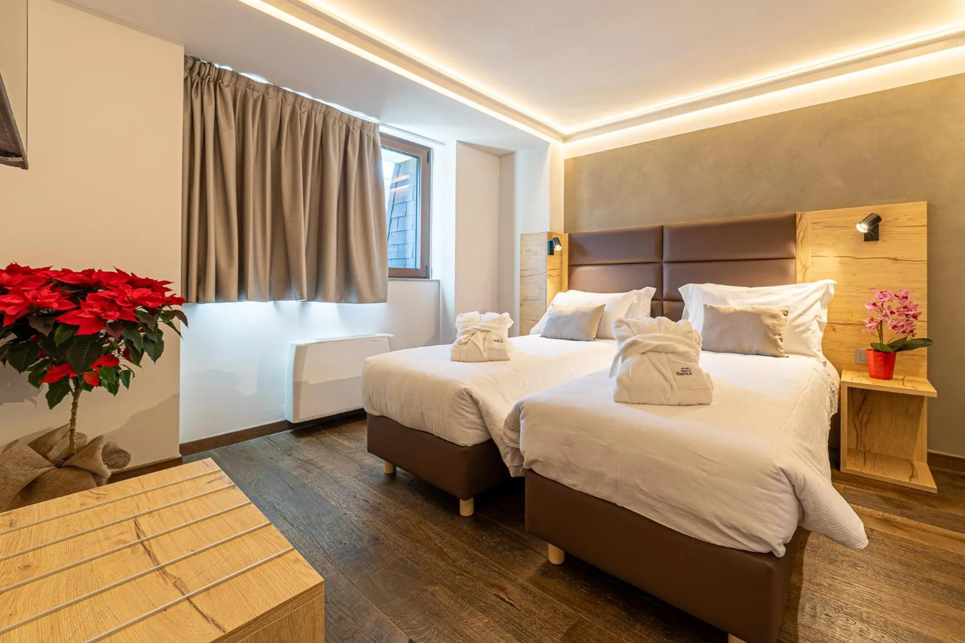 Photo of the whole room, Bed in Riserva Bianca Limone Hotel & SPA