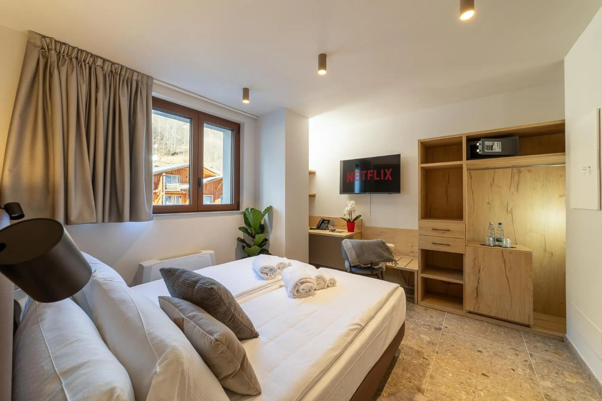 Photo of the whole room, Bed in Riserva Bianca Limone Hotel & SPA