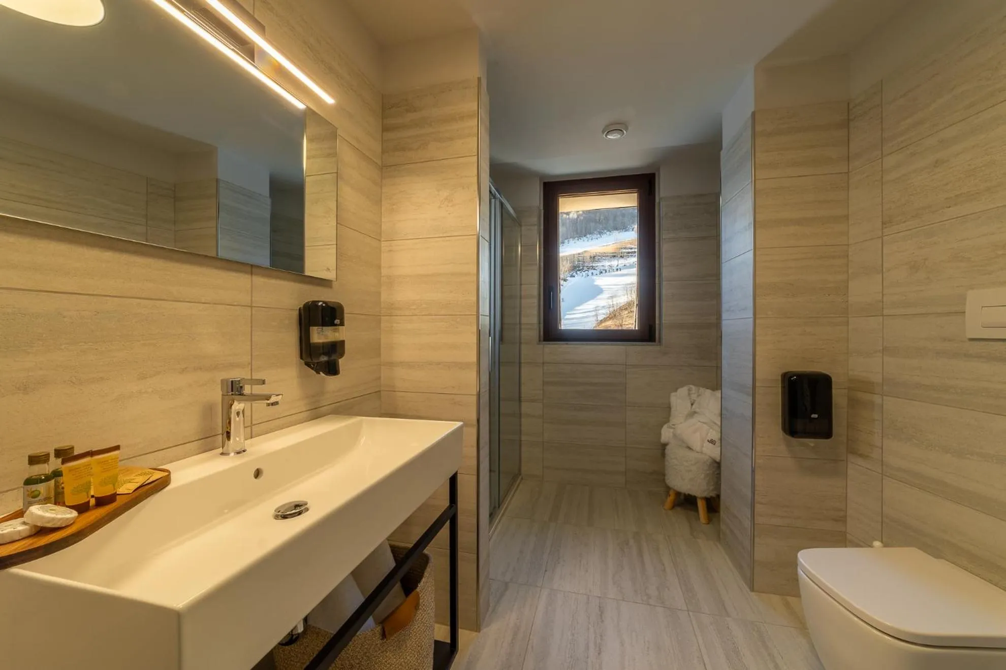 Bathroom in Riserva Bianca Limone Hotel & SPA