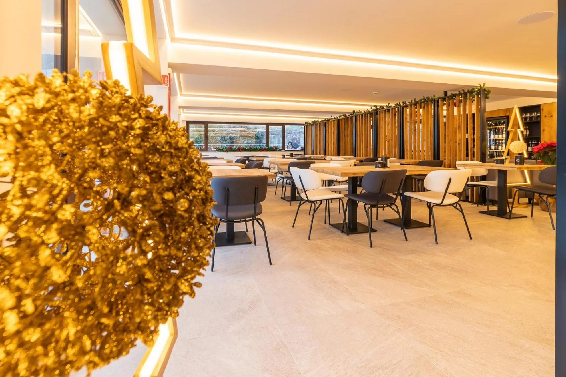 Lounge or bar in Riserva Bianca Limone Hotel & SPA