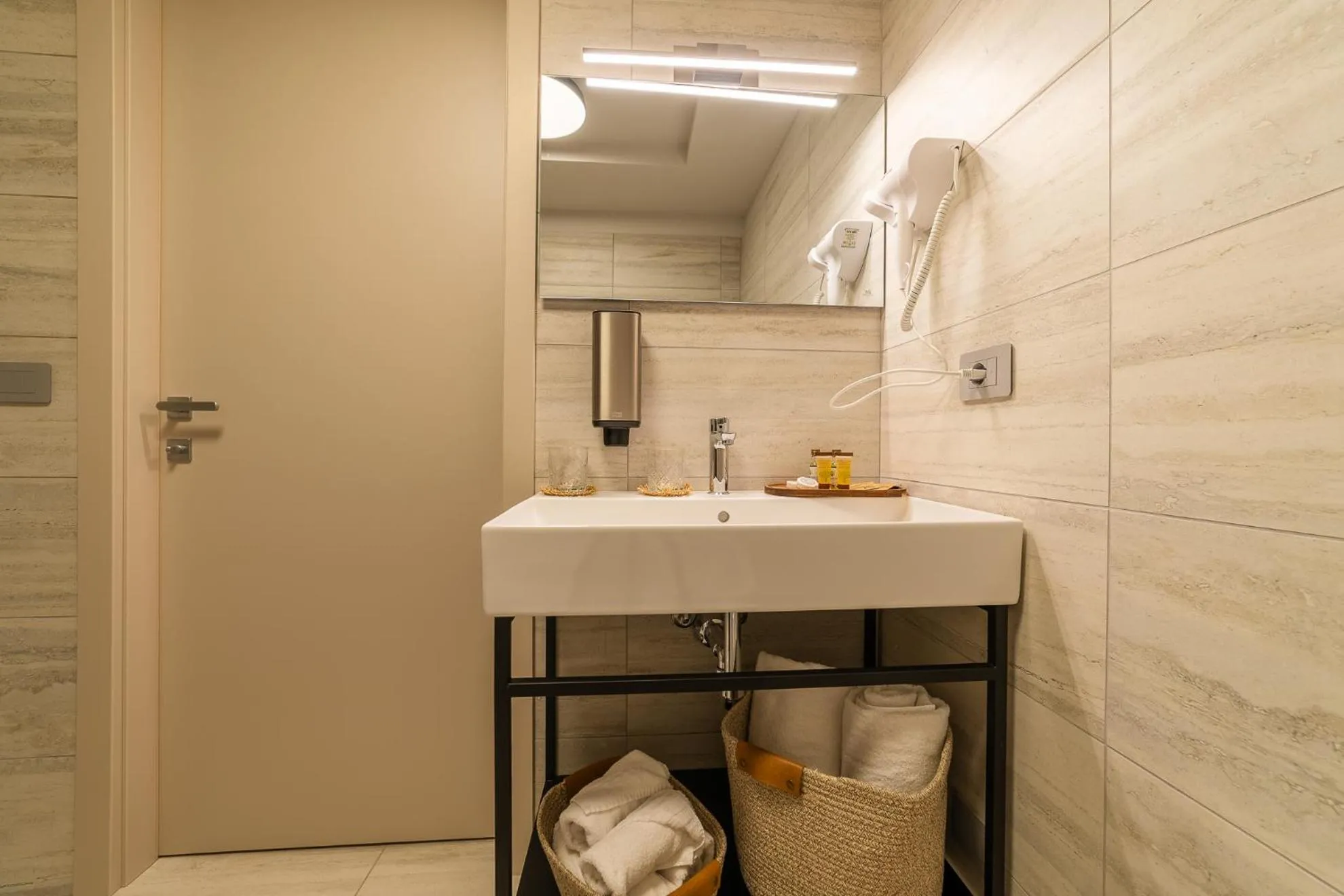 Bathroom in Riserva Bianca Limone Hotel & SPA