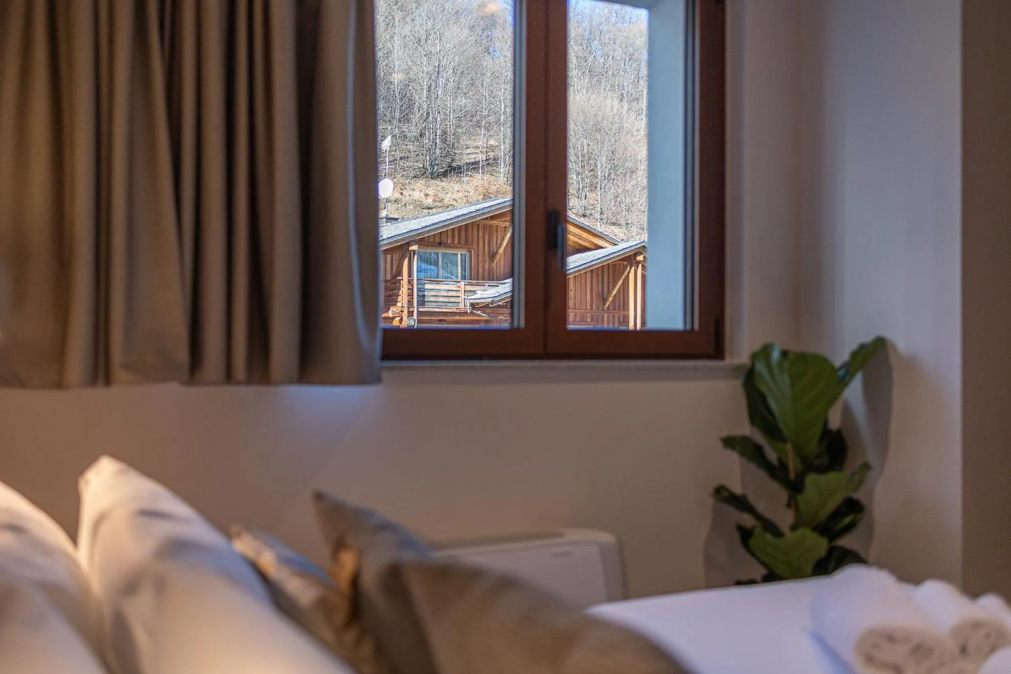 View (from property/room), Bed in Riserva Bianca Limone Hotel & SPA
