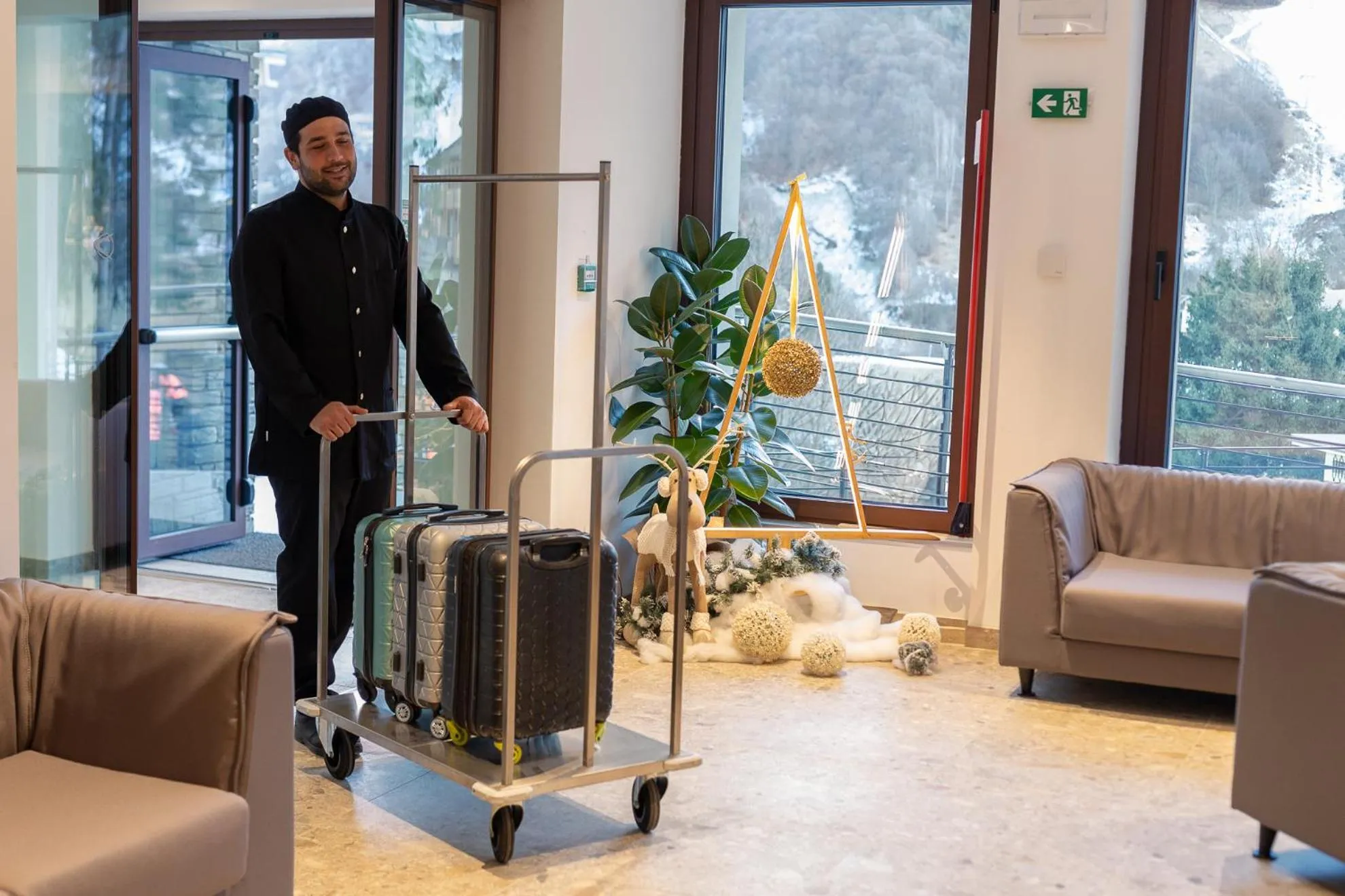 Lobby or reception in Riserva Bianca Limone Hotel & SPA