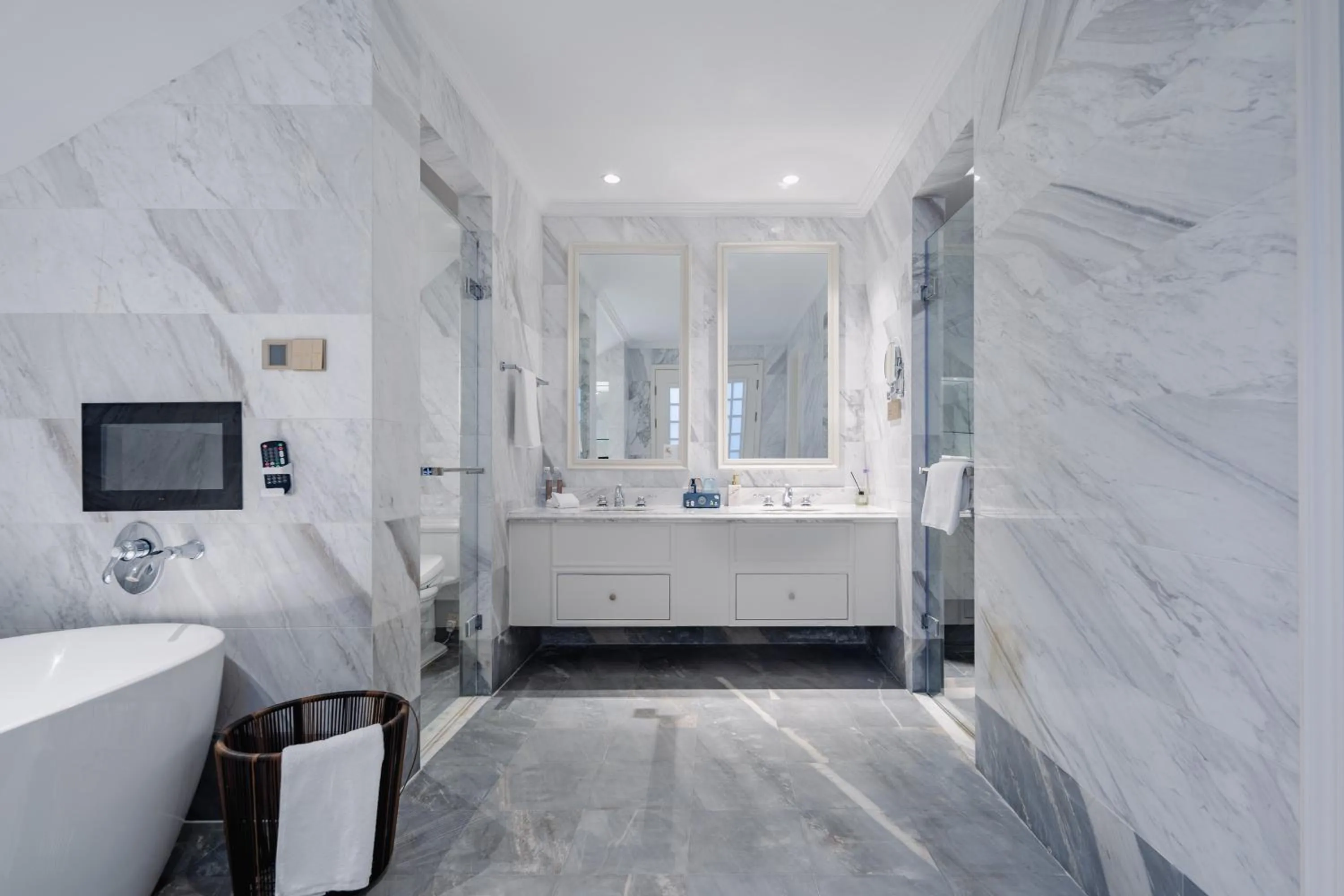 Shower in NARADA Resort Shanghai Hotel Disney Store