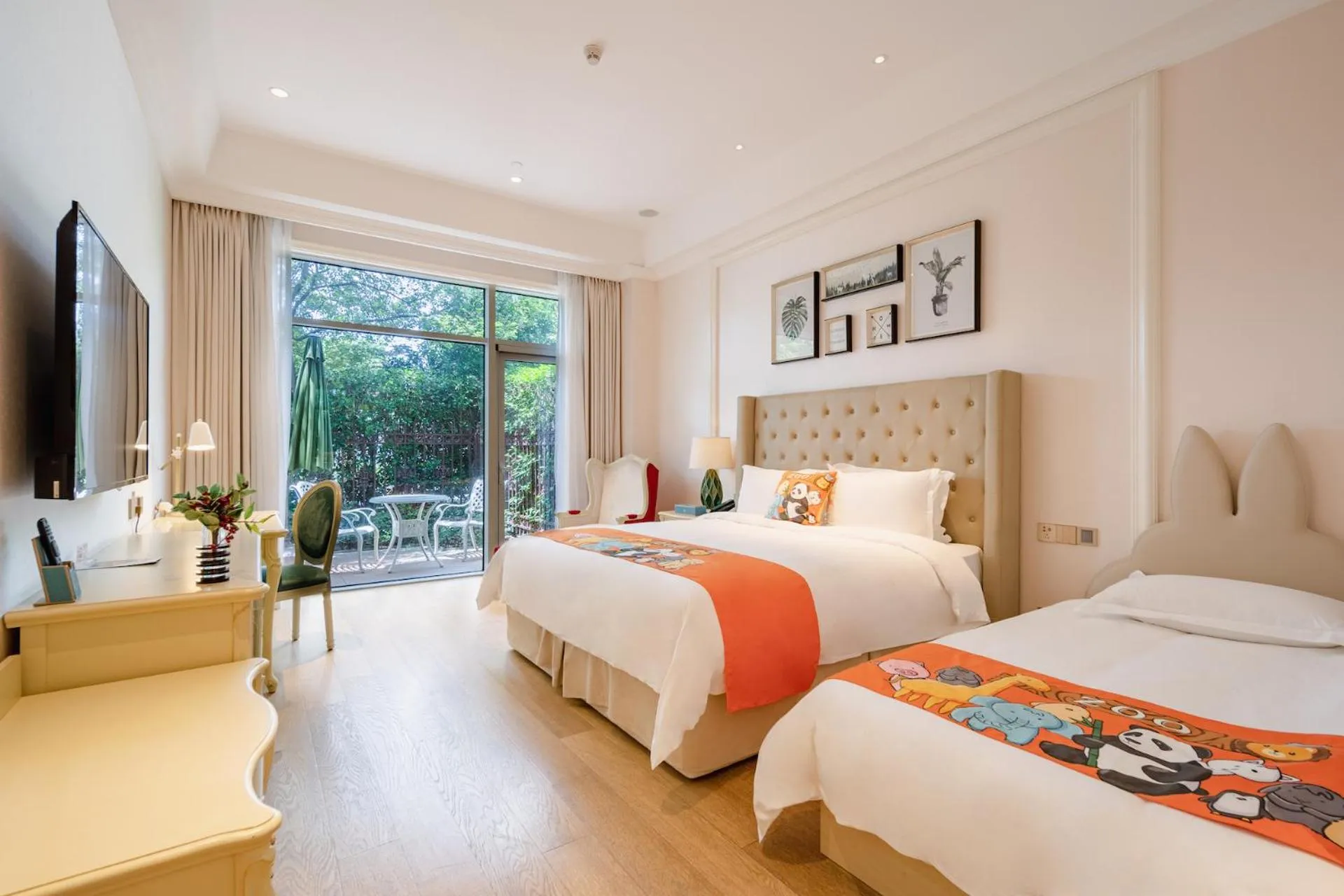 Photo of the whole room, Bed in NARADA Resort Shanghai Hotel Disney Store