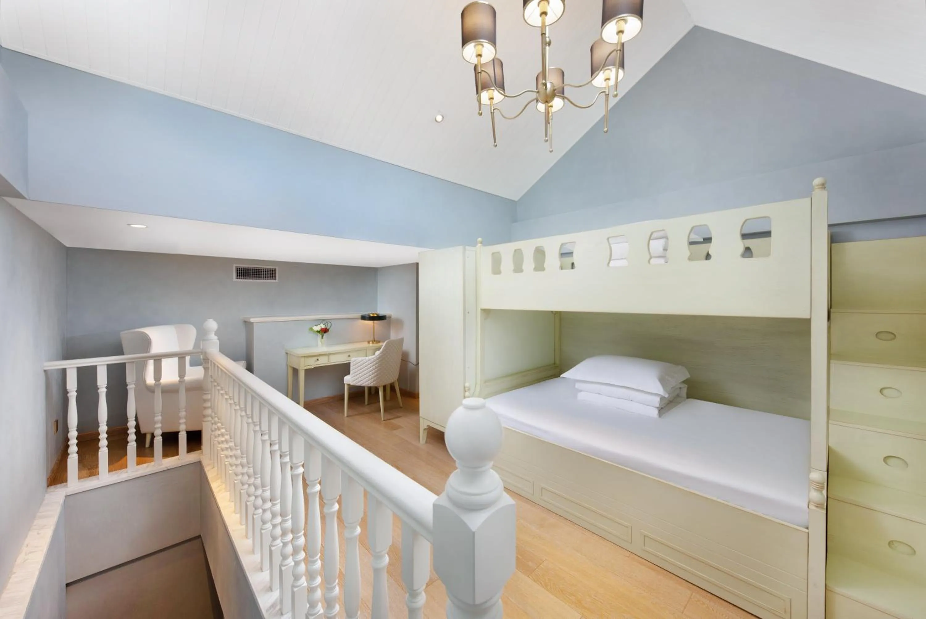 Photo of the whole room, Bed in NARADA Resort Shanghai Hotel Disney Store