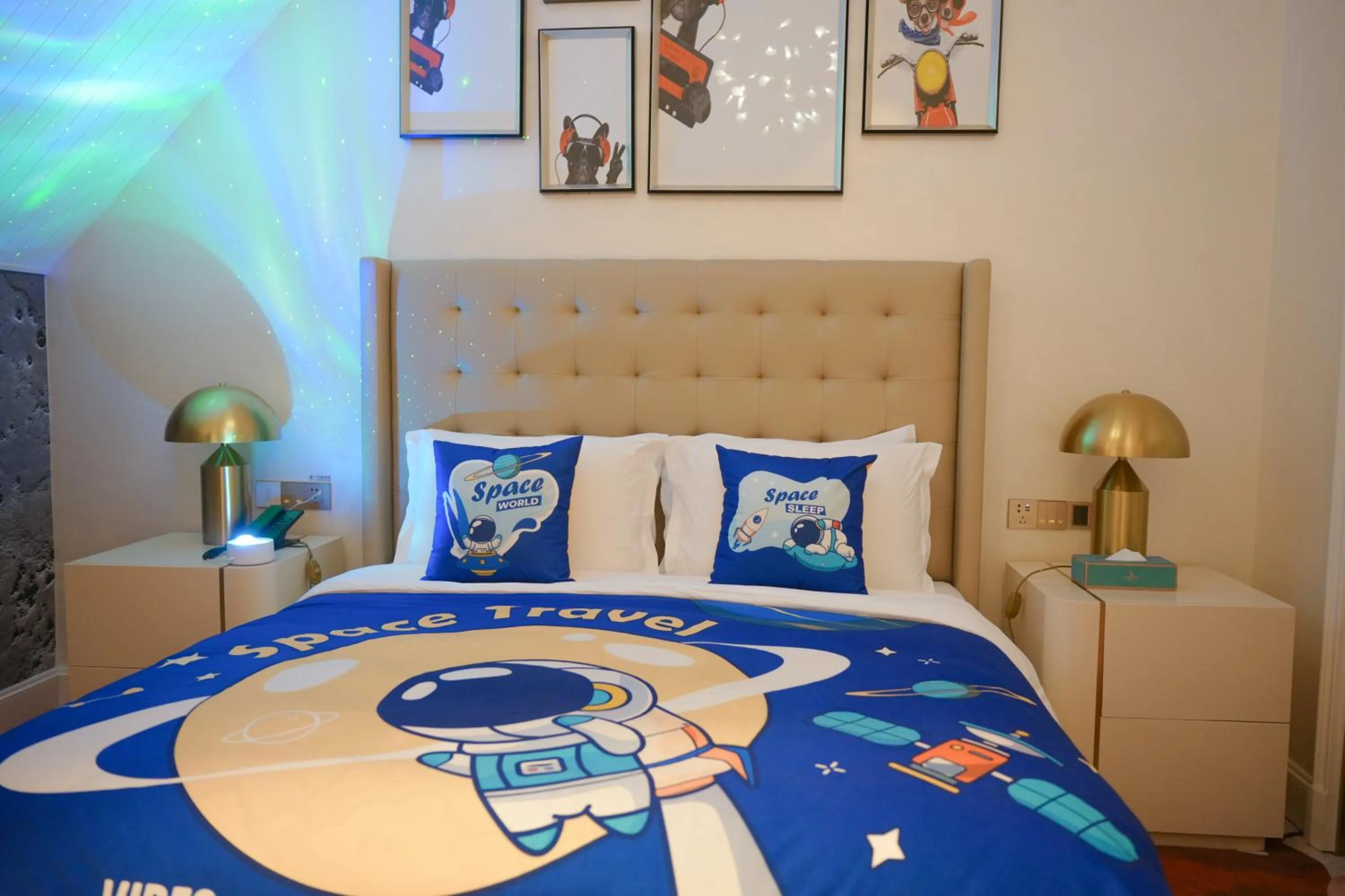 Photo of the whole room, Bed in NARADA Resort Shanghai Hotel Disney Store
