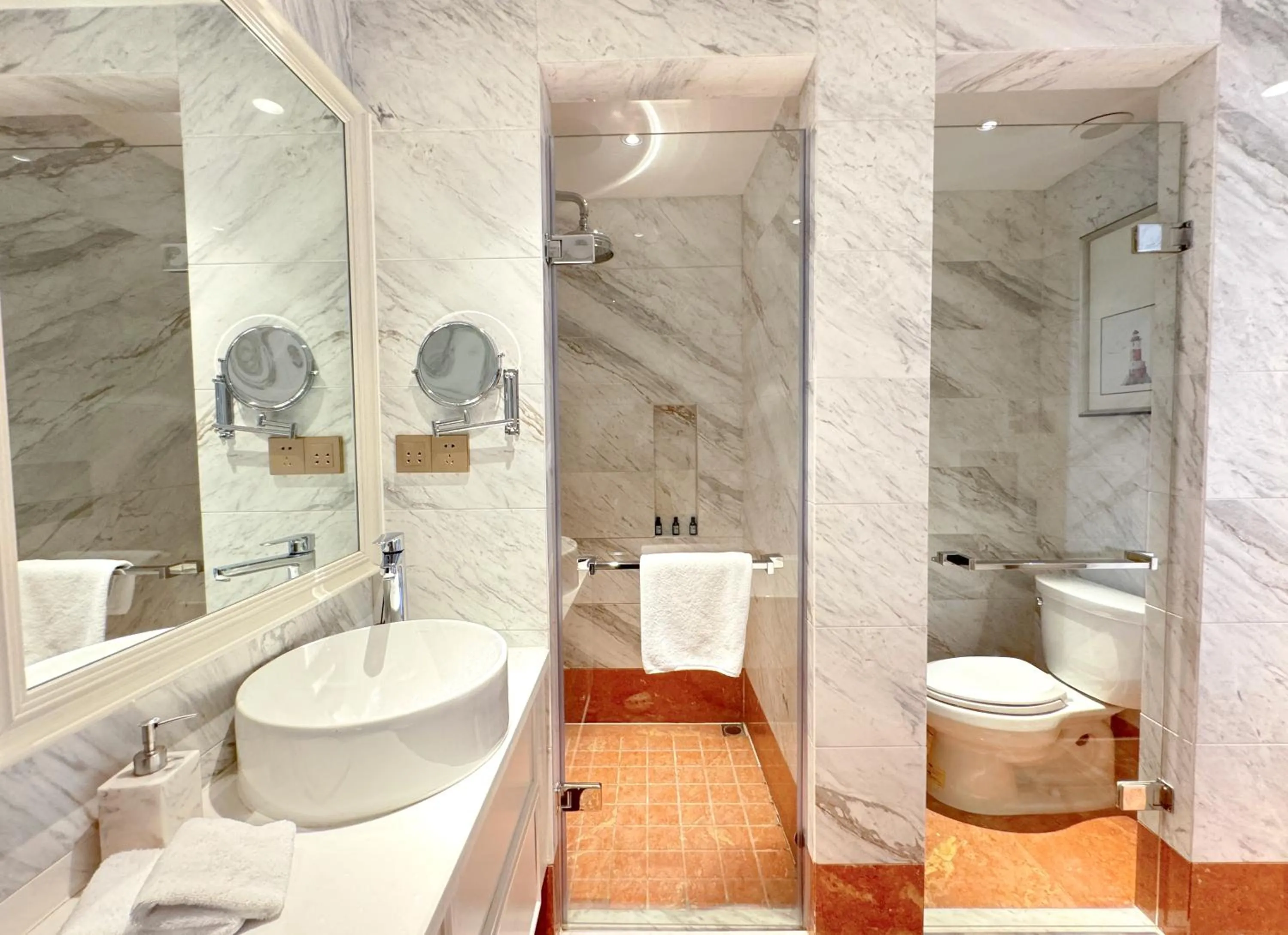 Toilet in NARADA Resort Shanghai Hotel Disney Store