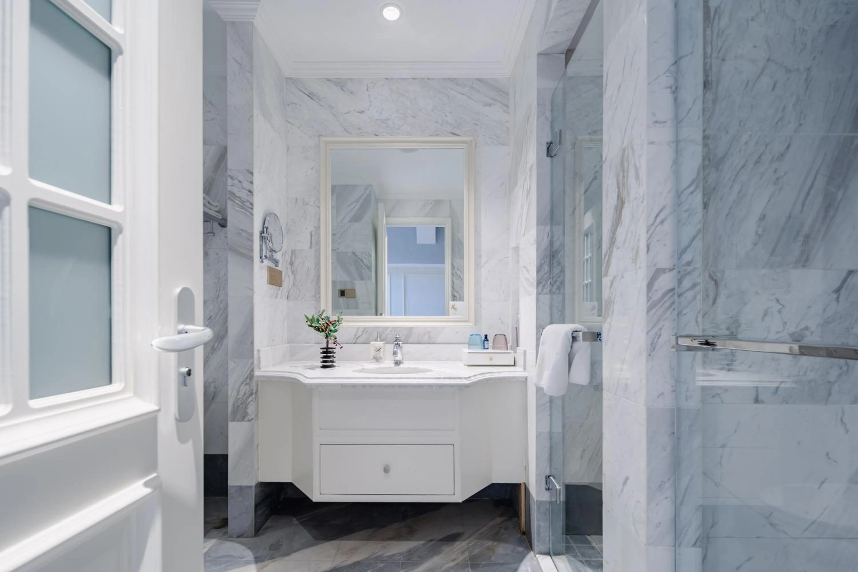 Toilet in NARADA Resort Shanghai Hotel Disney Store