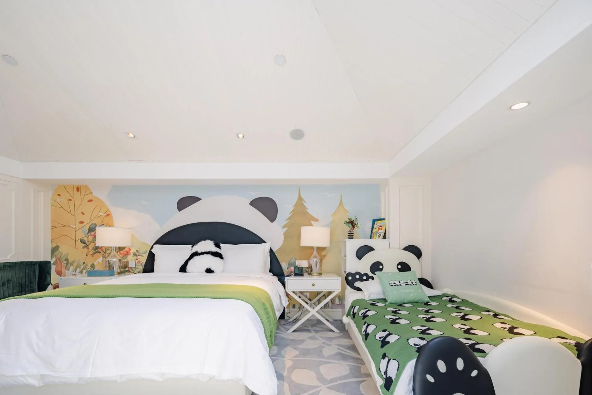 Photo of the whole room, Bed in NARADA Resort Shanghai Hotel Disney Store