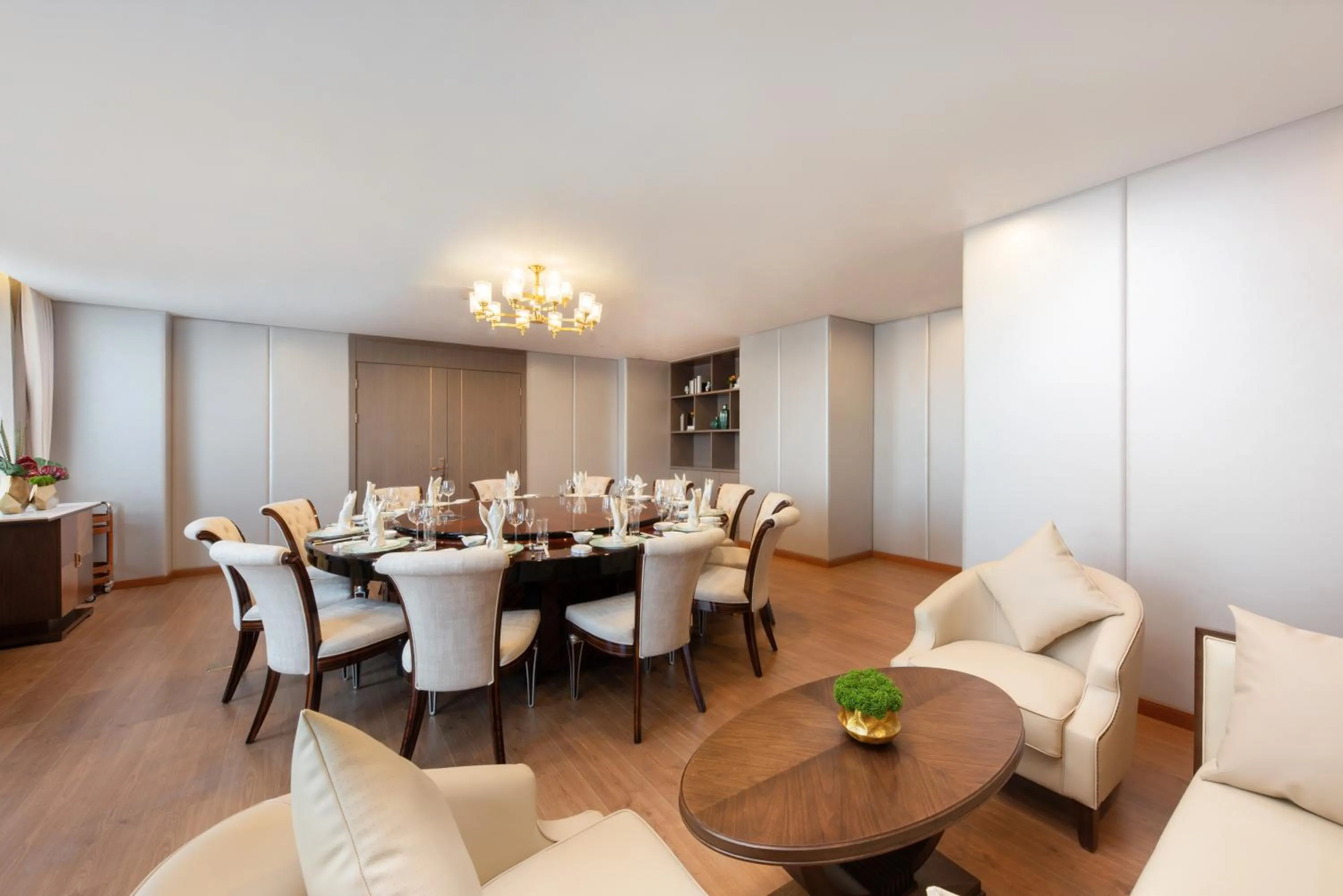 Restaurant/places to eat in NARADA Resort Shanghai Hotel Disney Store