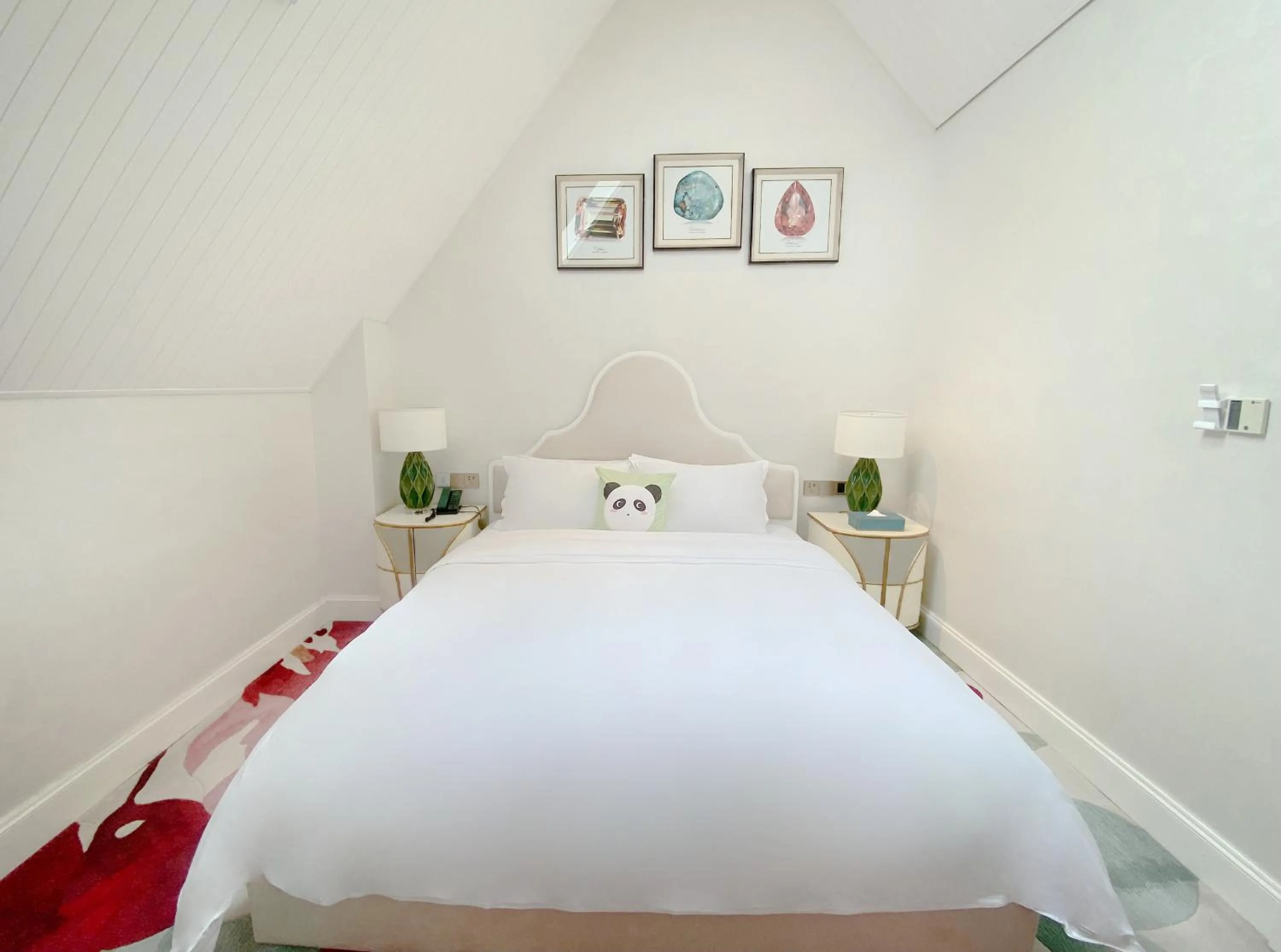 Photo of the whole room, Bed in NARADA Resort Shanghai Hotel Disney Store