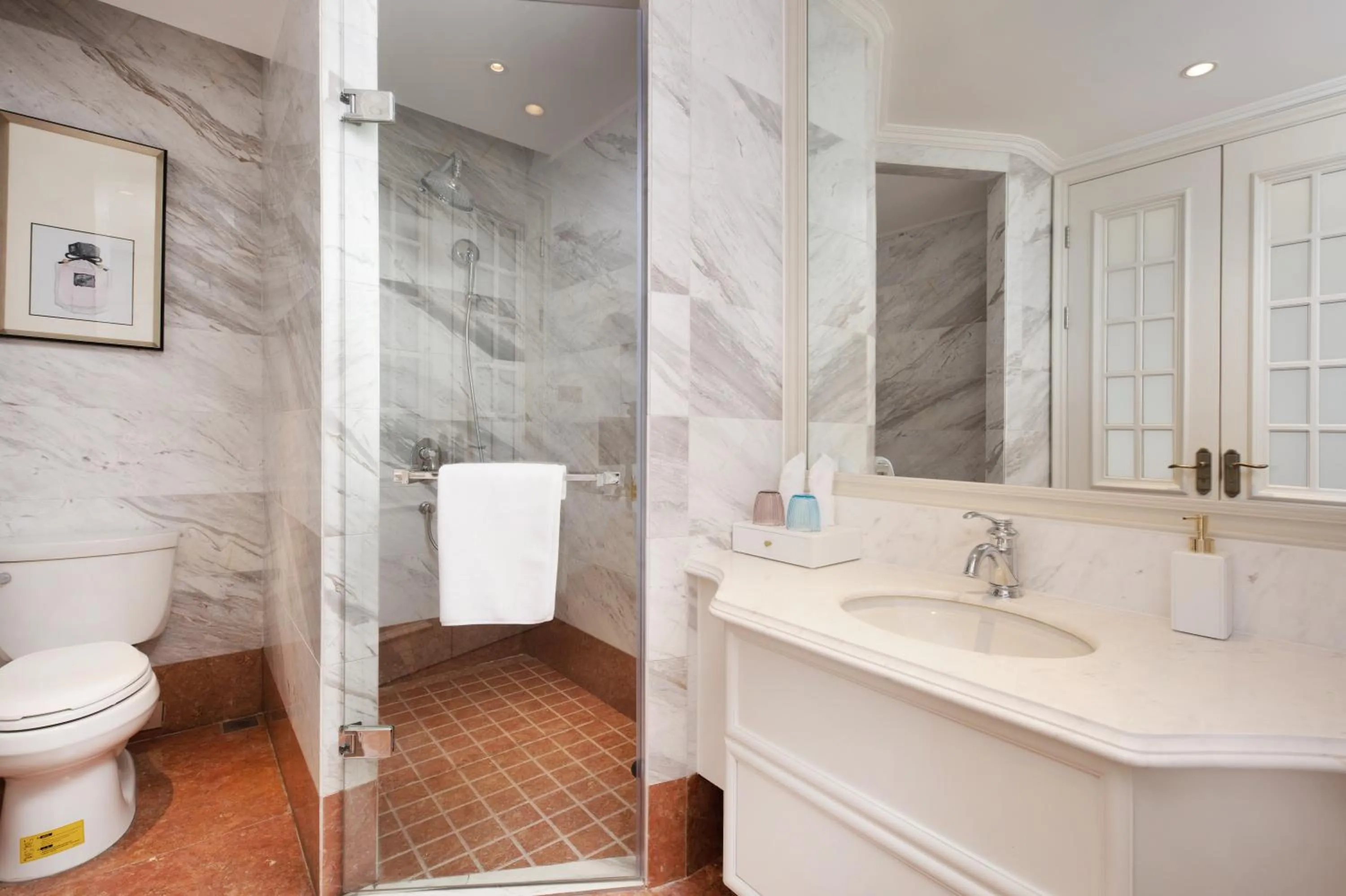 Toilet in NARADA Resort Shanghai Hotel Disney Store