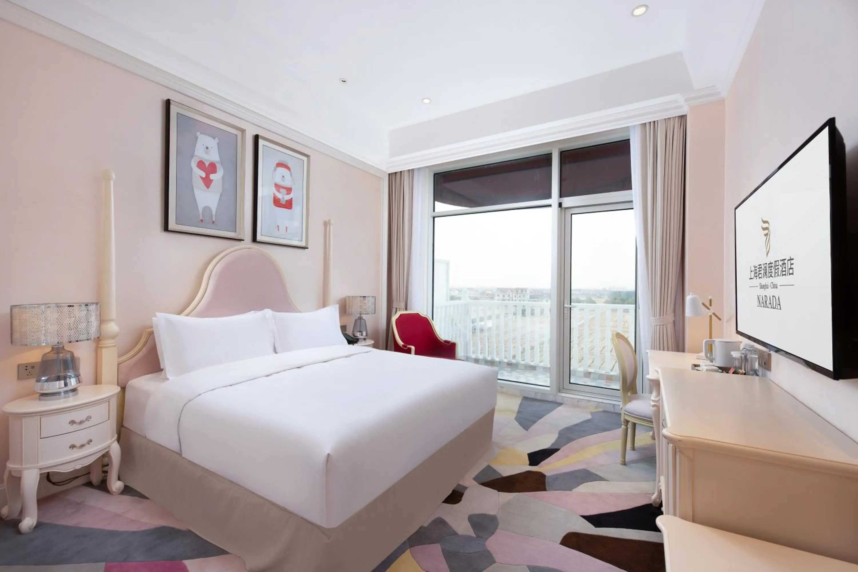 Photo of the whole room, Bed in NARADA Resort Shanghai Hotel Disney Store