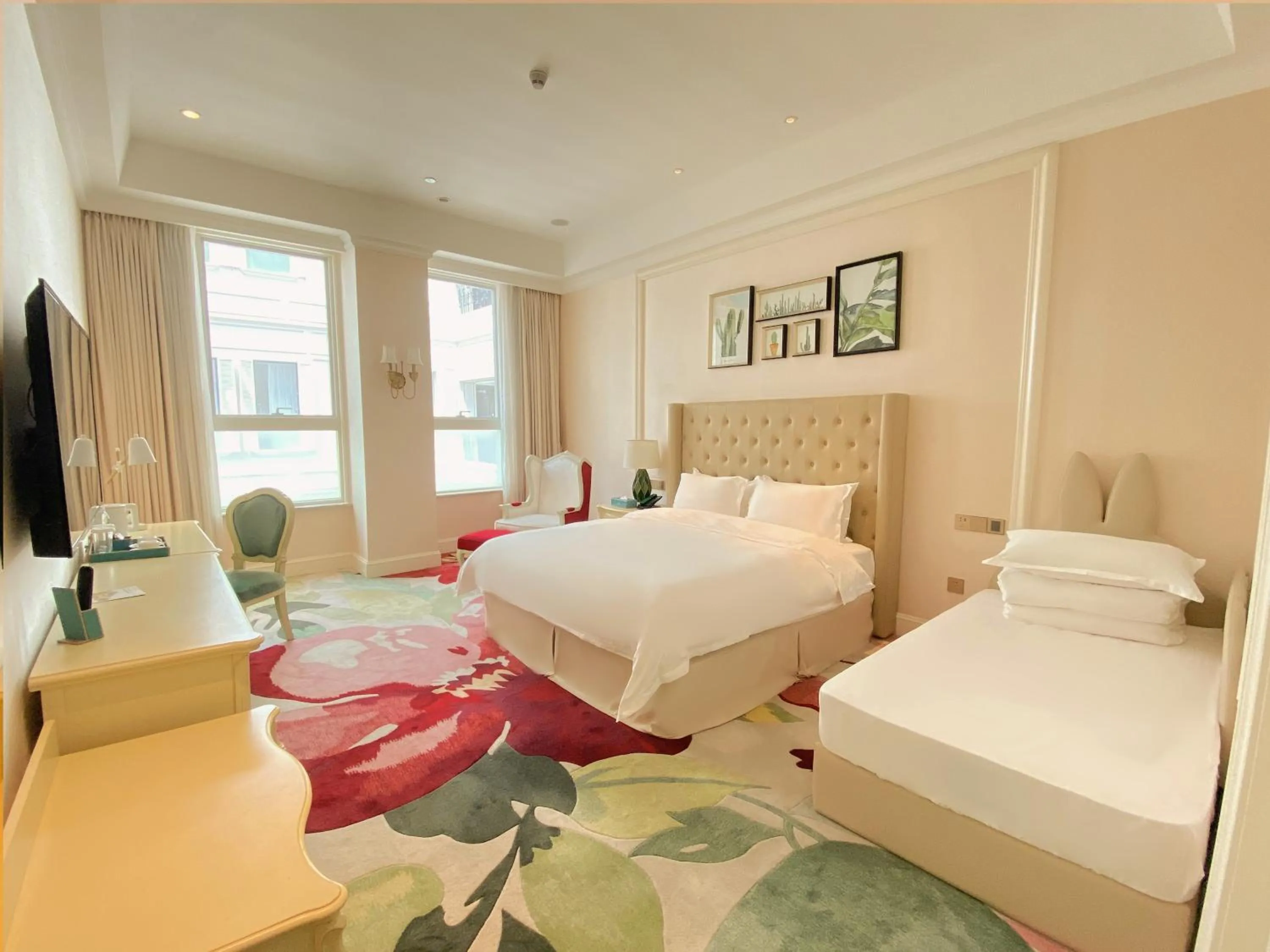 Photo of the whole room, Bed in NARADA Resort Shanghai Hotel Disney Store