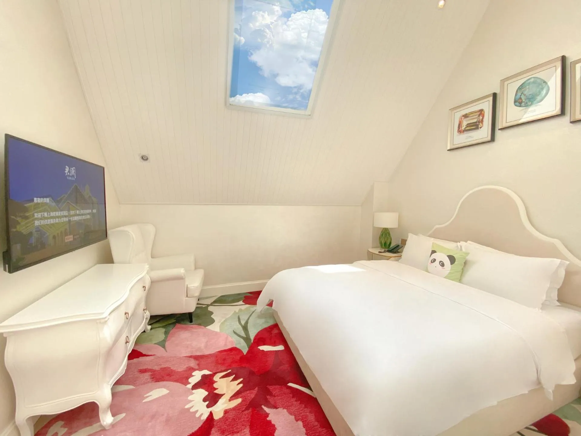 Photo of the whole room, Bed in NARADA Resort Shanghai Hotel Disney Store