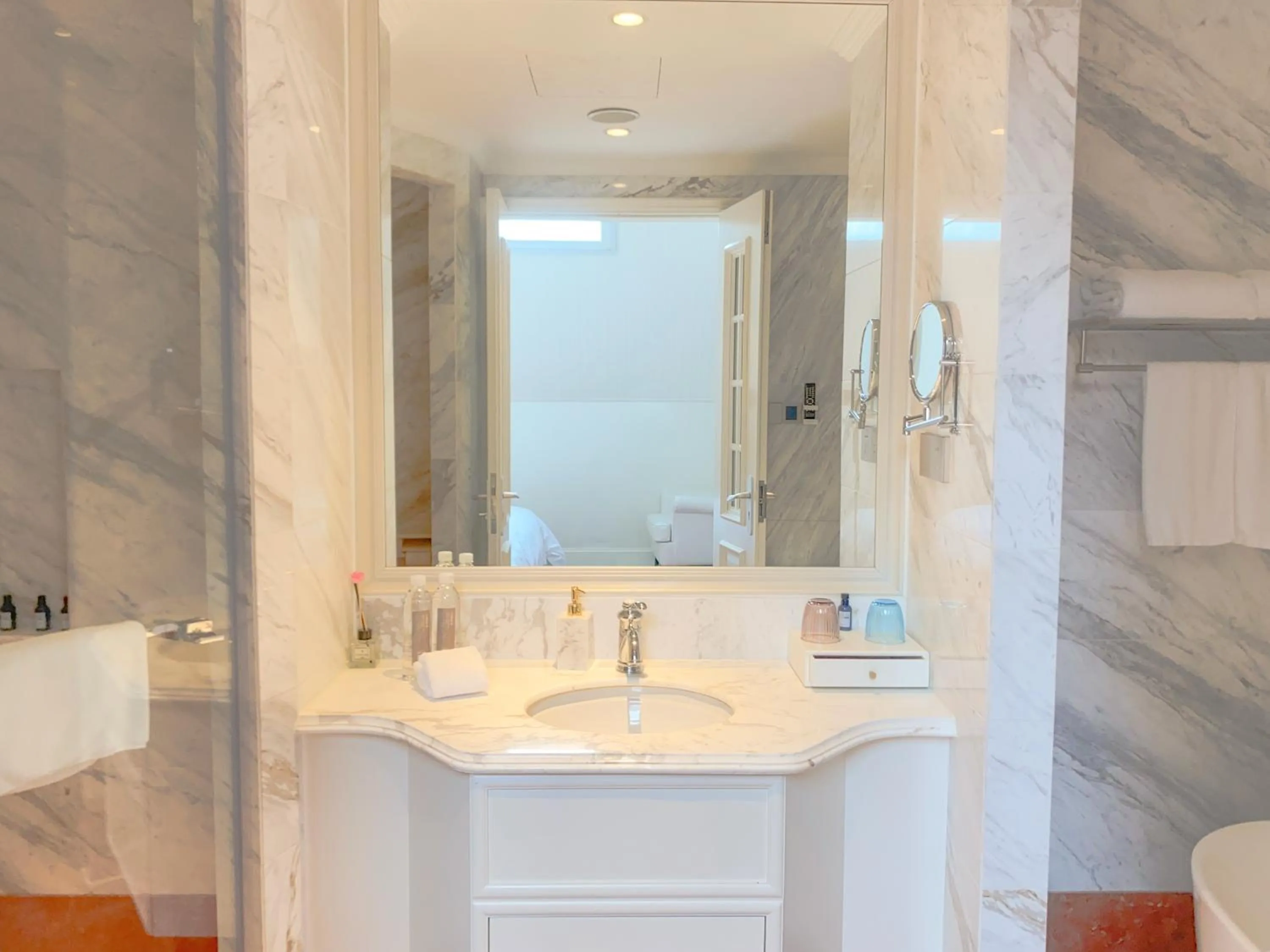 Shower in NARADA Resort Shanghai Hotel Disney Store