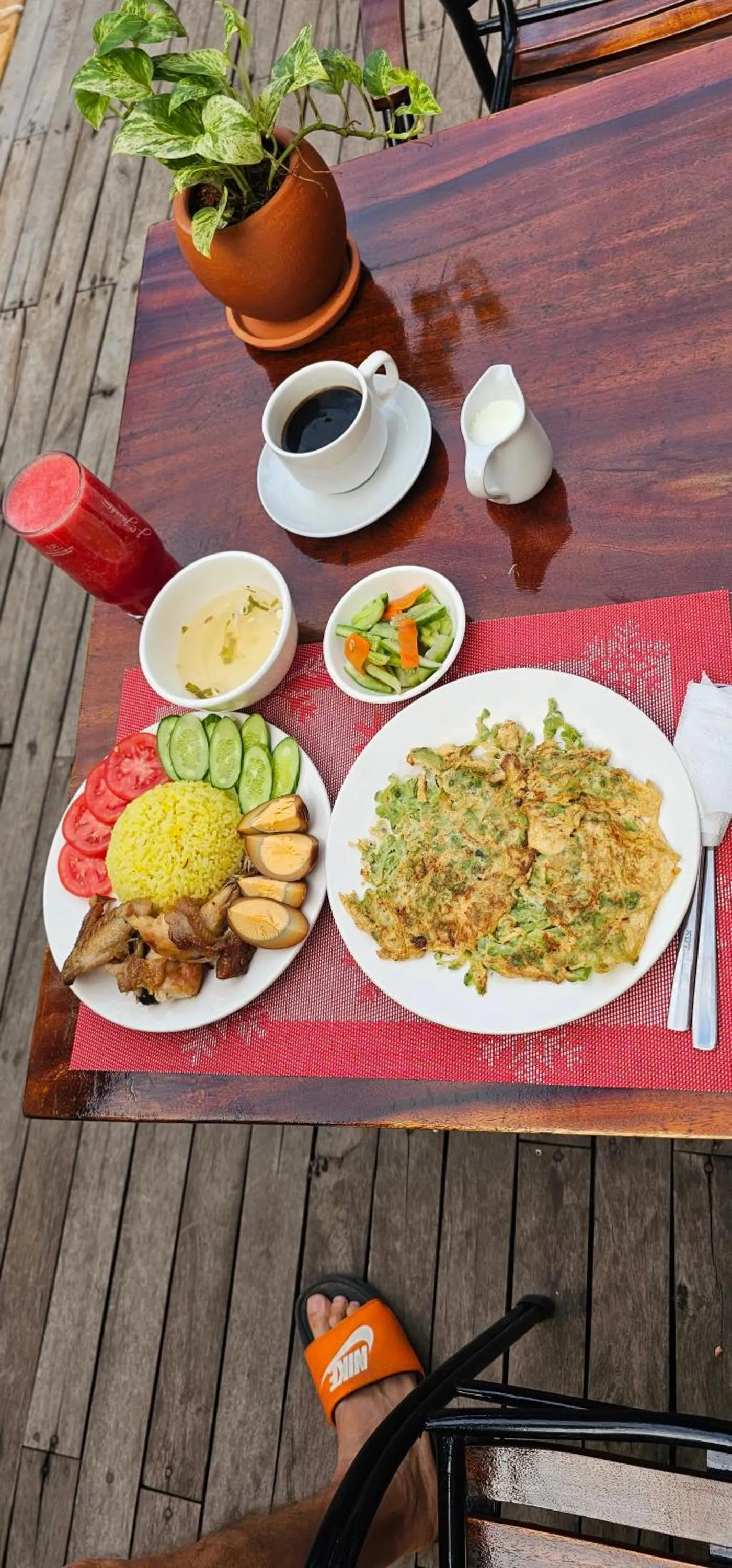 Food and drinks in Twin Villa Siem Reap