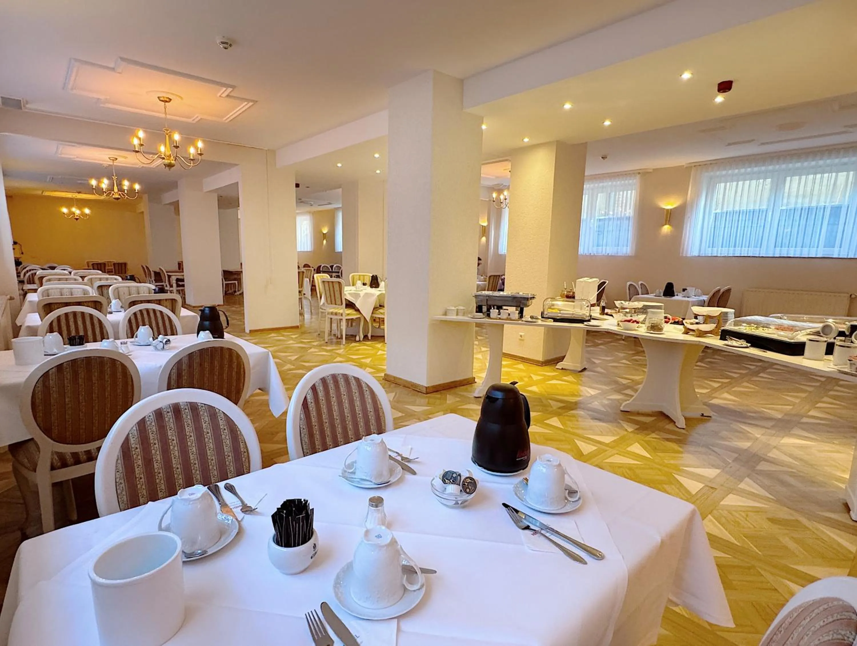 Restaurant/places to eat in REGIOHOTEL Bunte Stadt Wernigerode - #DirektInDerAltstadt #PrimaFrühstück #TopPreisLeistung #FrischRenoviert