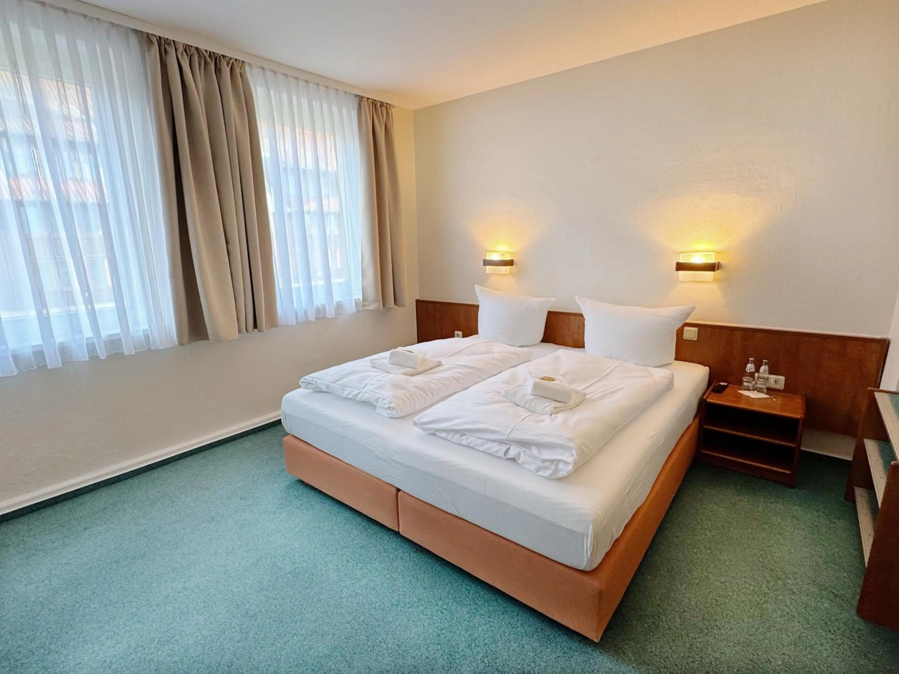 Bed in REGIOHOTEL Bunte Stadt Wernigerode - #DirektInDerAltstadt #PrimaFrühstück #TopPreisLeistung #FrischRenoviert