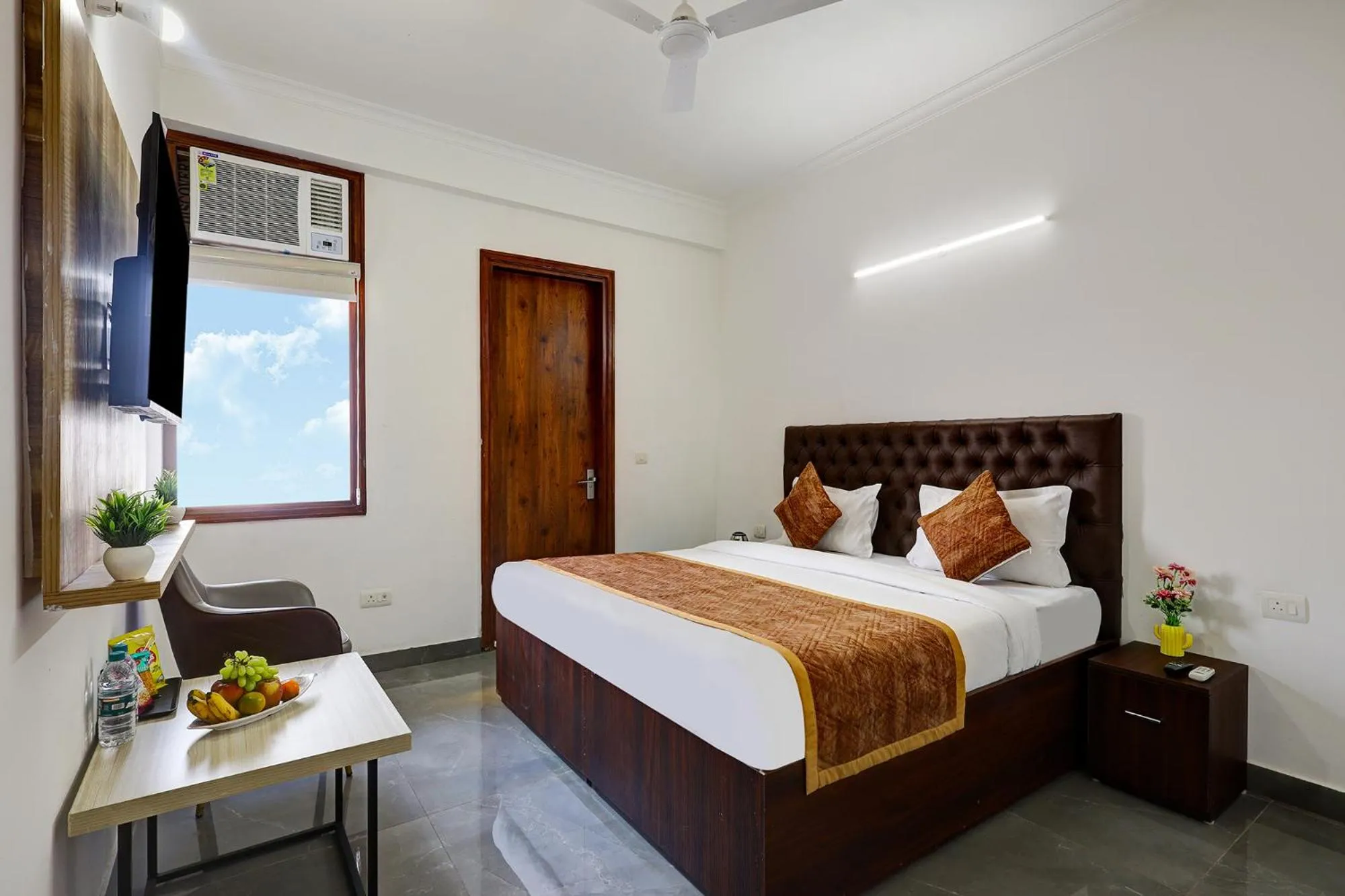 Bed in FabHotel La Corporate Suite