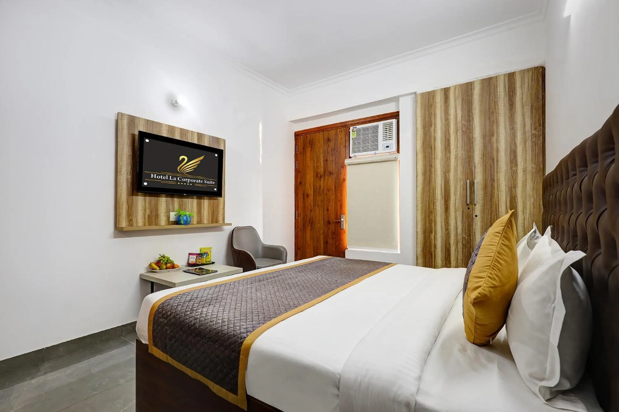 Bed in FabHotel La Corporate Suite