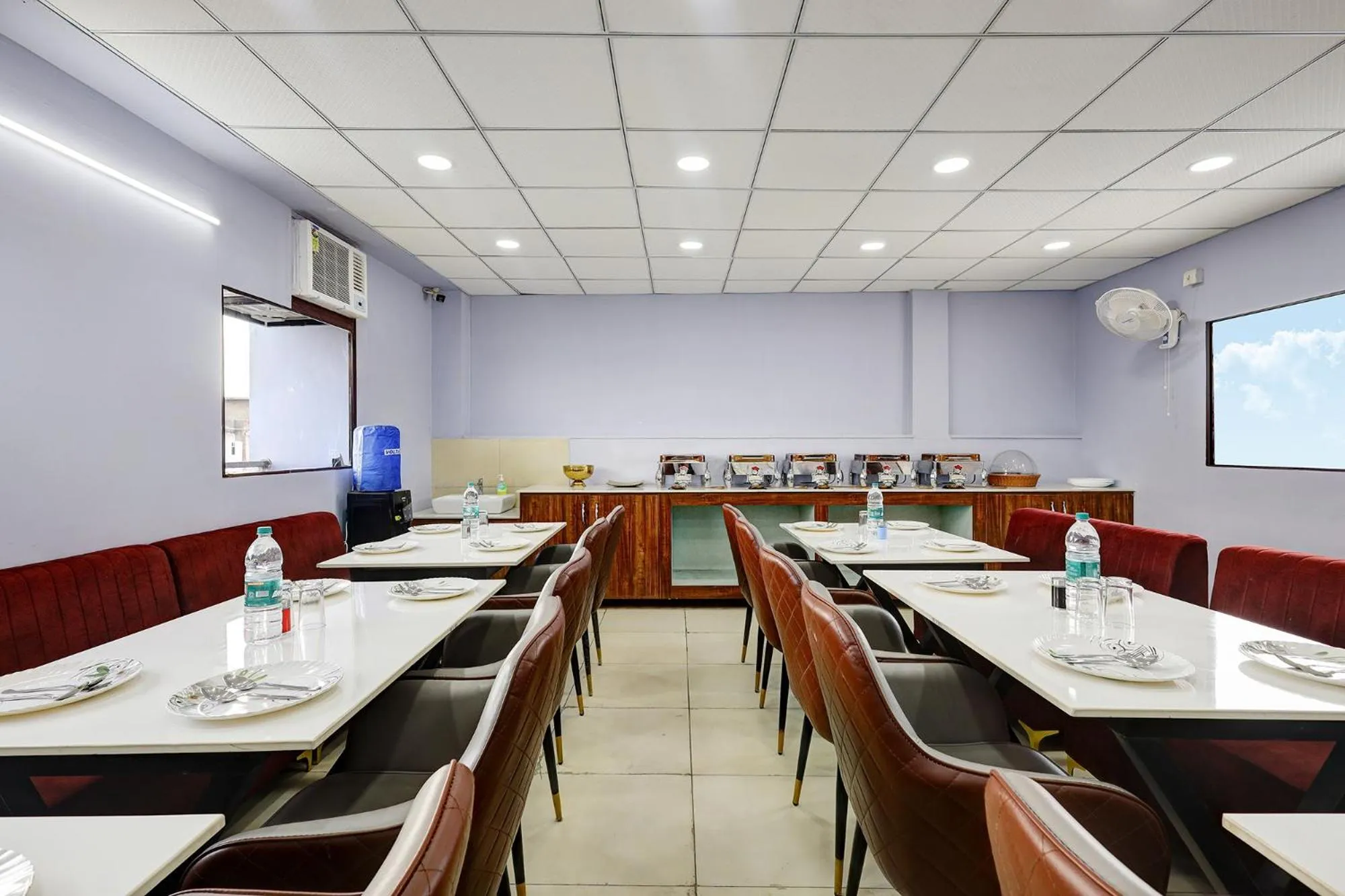 Restaurant/places to eat in FabHotel La Corporate Suite