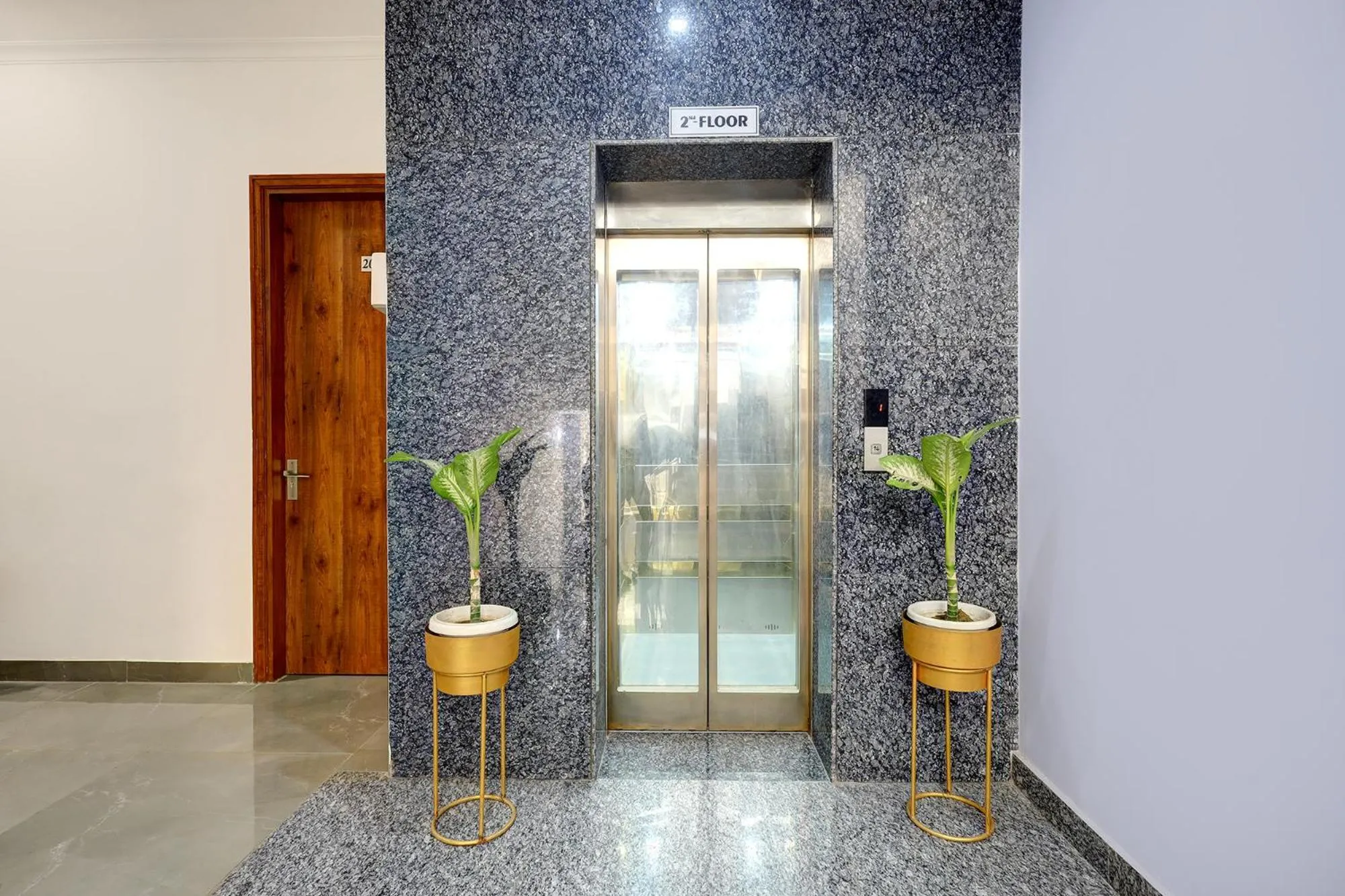 elevator in FabHotel La Corporate Suite