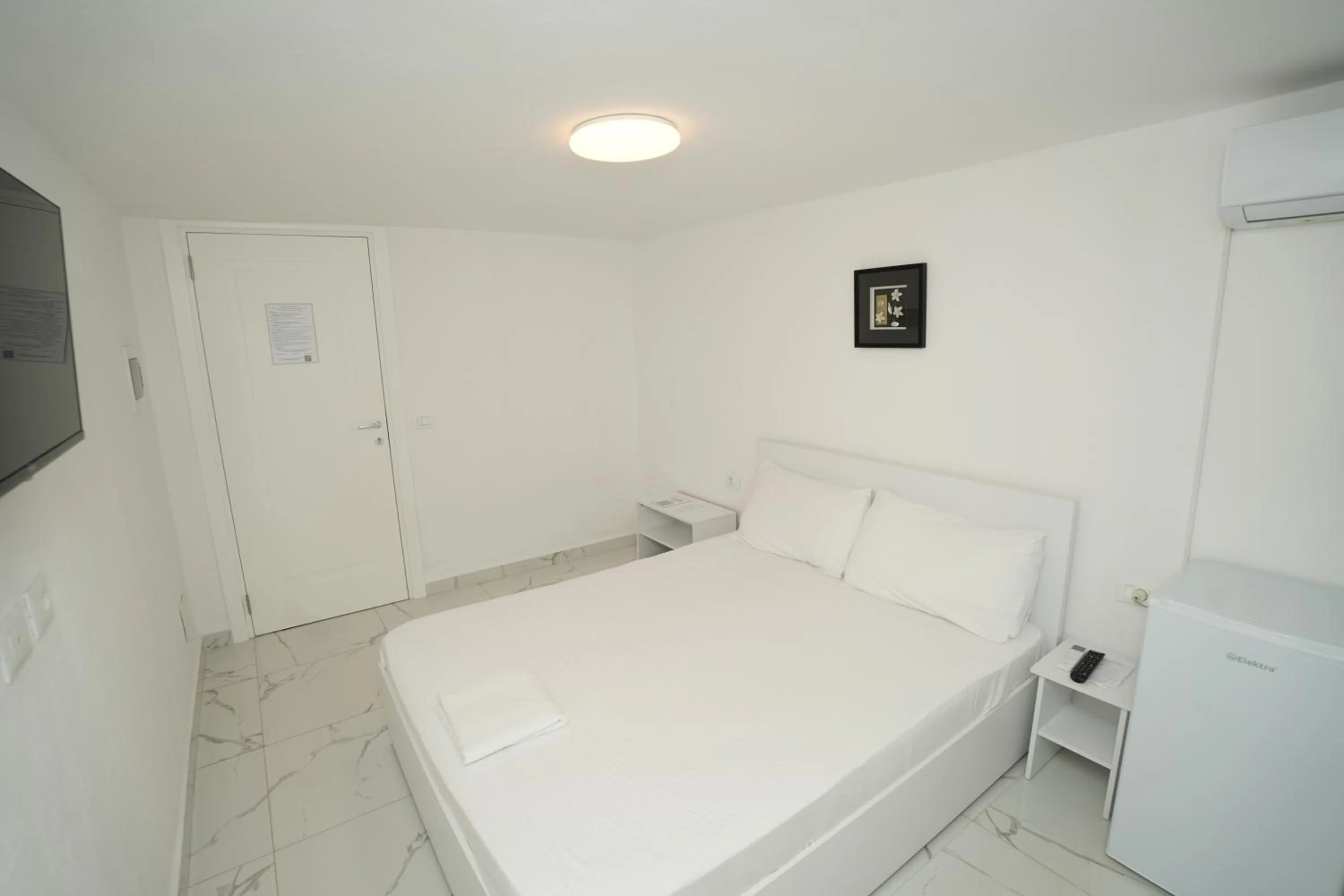 Bedroom, Bed in Enles Hotel