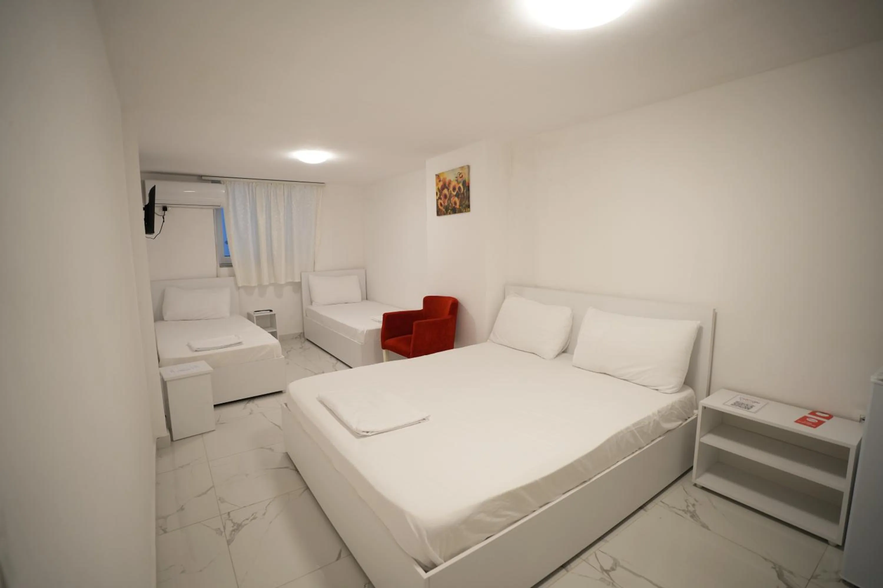 Bedroom, Bed in Enles Hotel