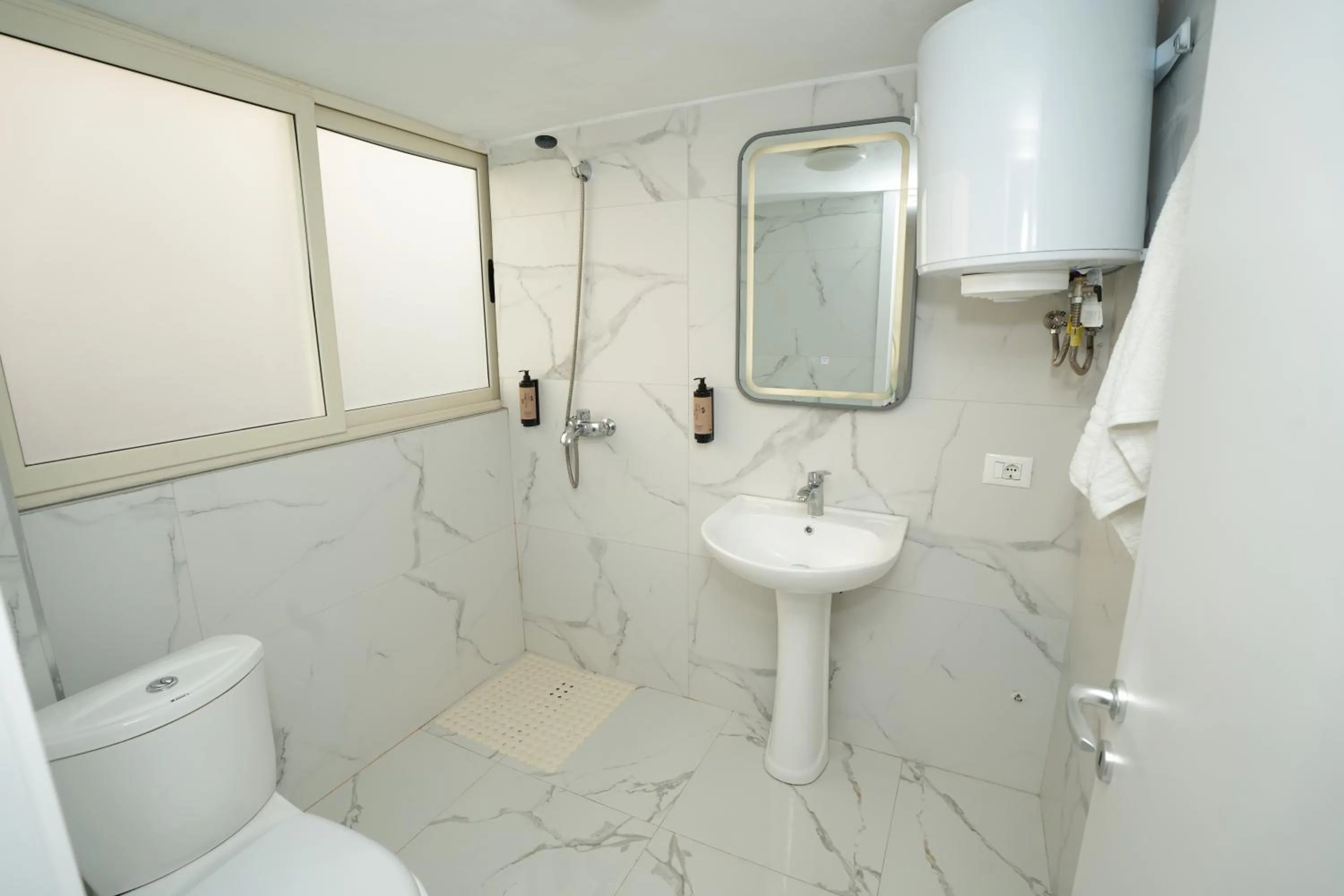 Bathroom in Enles Hotel