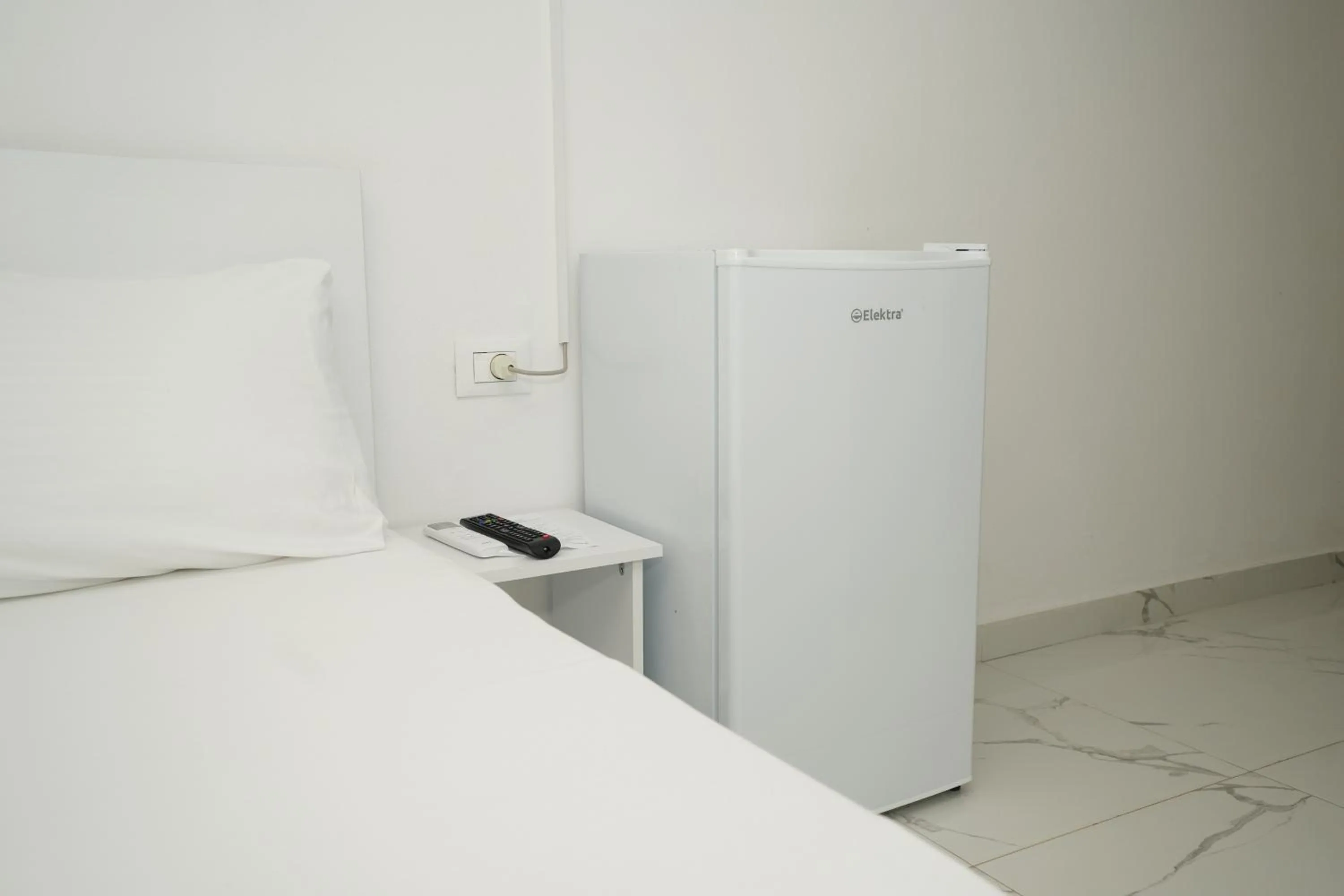 minibar, Bed in Enles Hotel