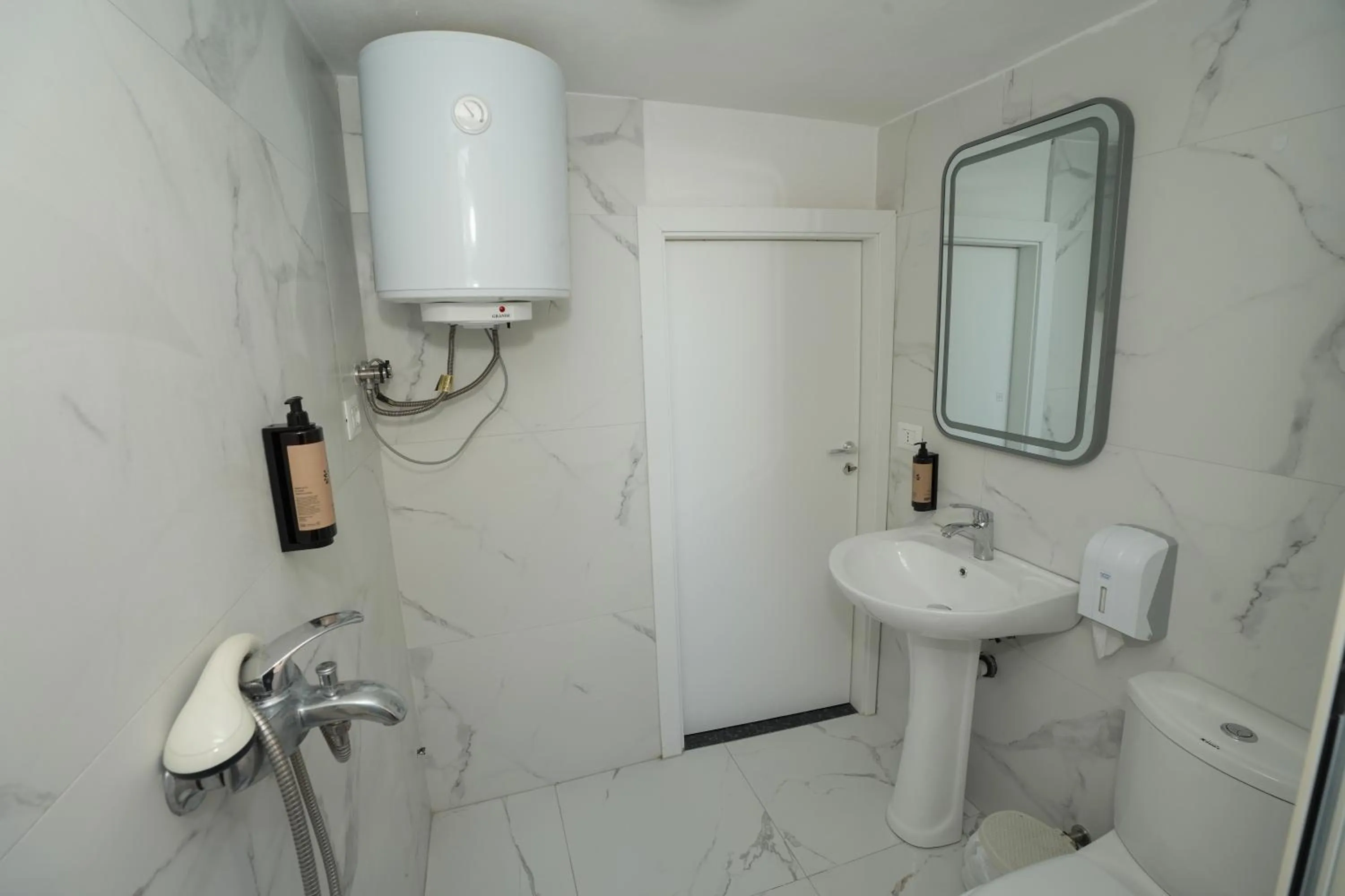 Bathroom in Enles Hotel