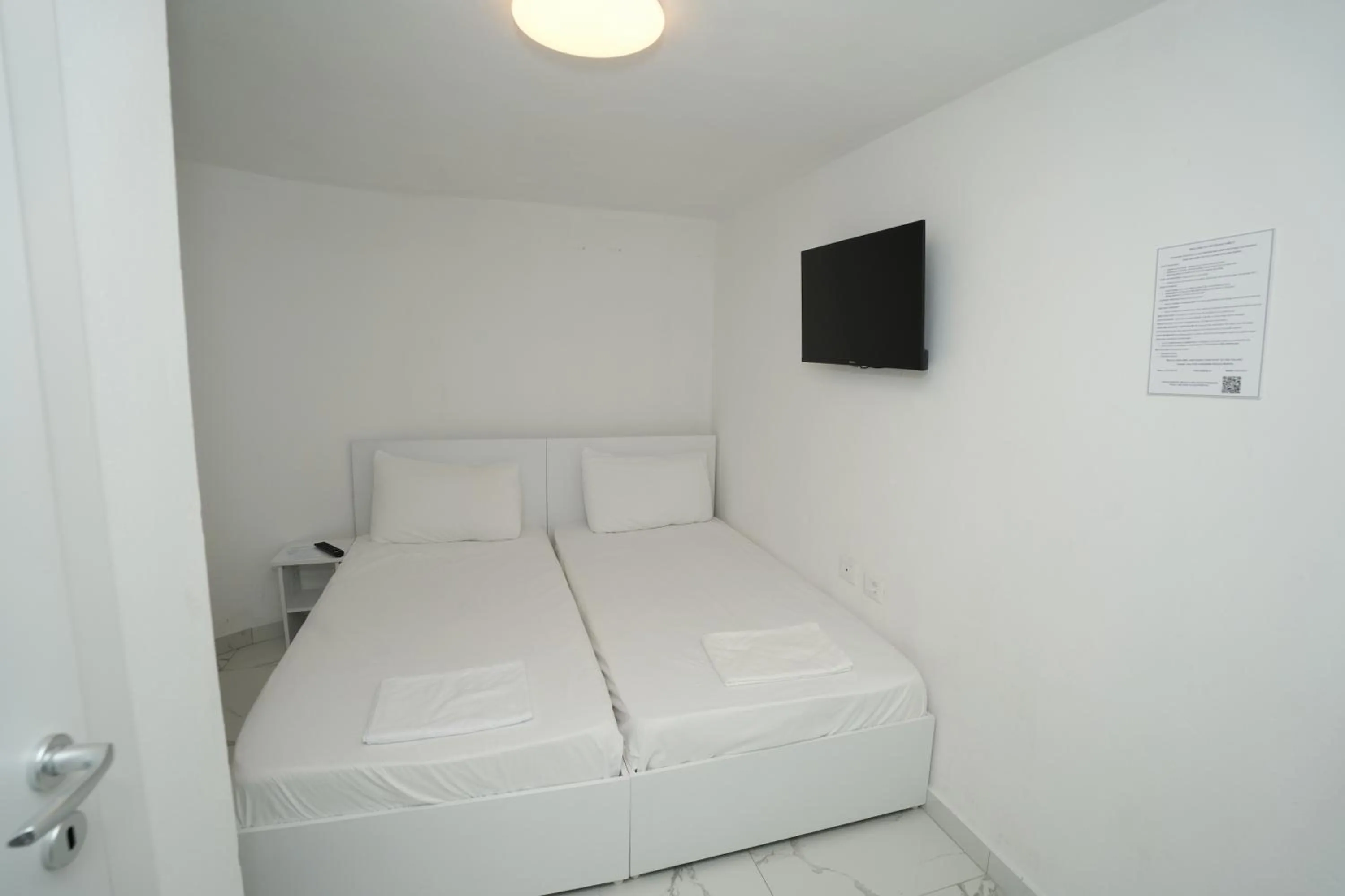 Bedroom, Bed in Enles Hotel