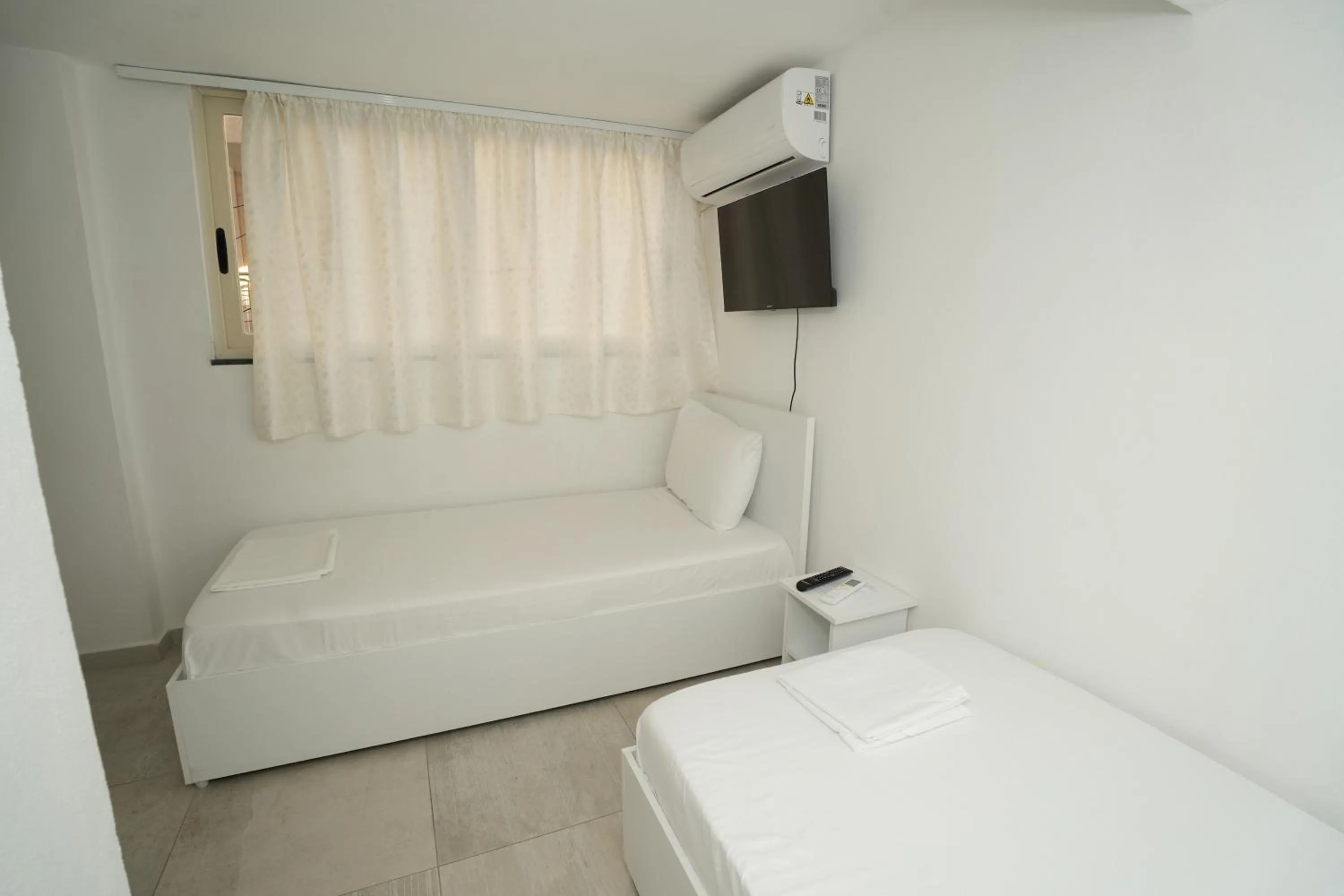 Bedroom, Bed in Enles Hotel