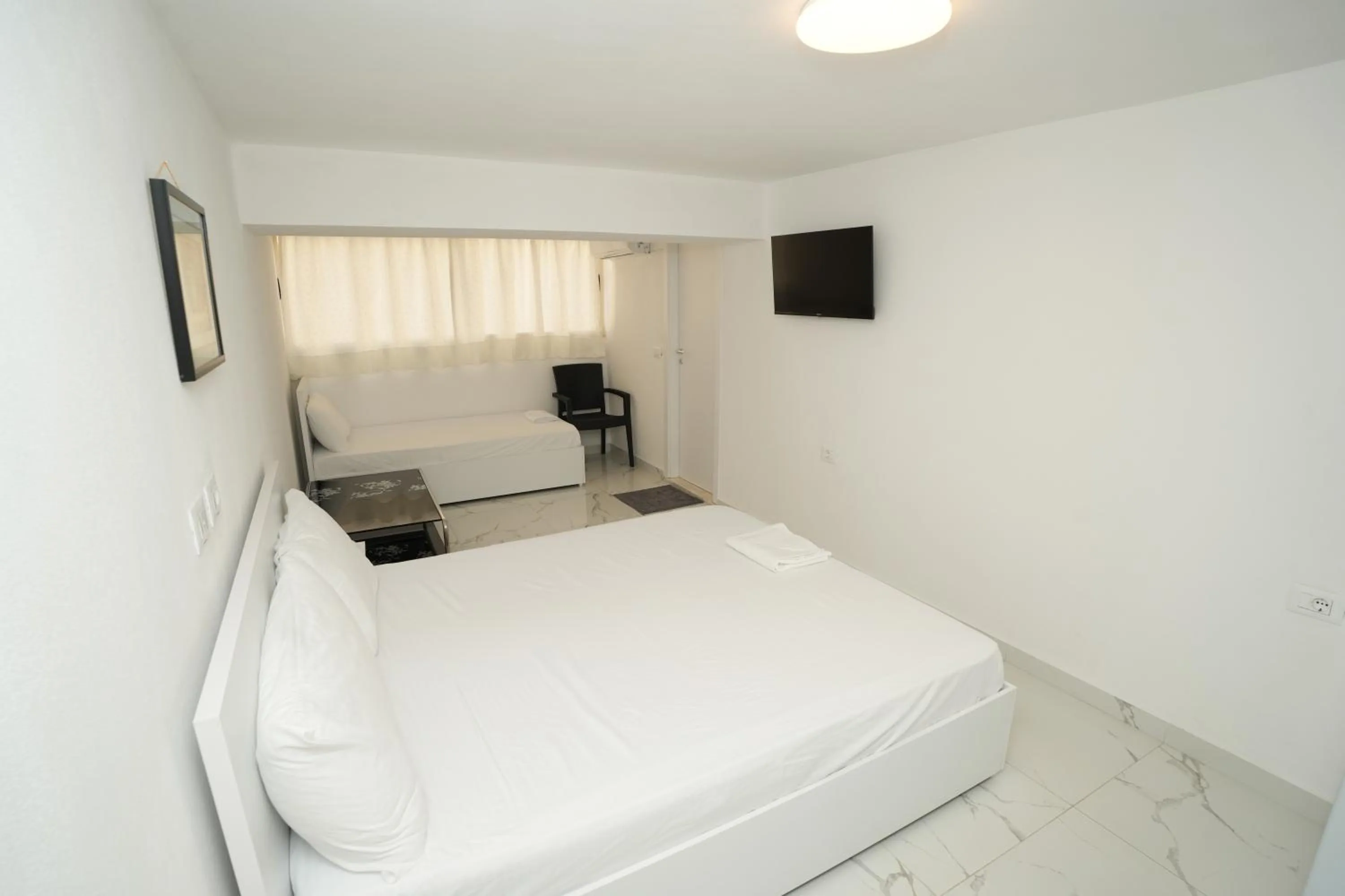 Bedroom, Bed in Enles Hotel