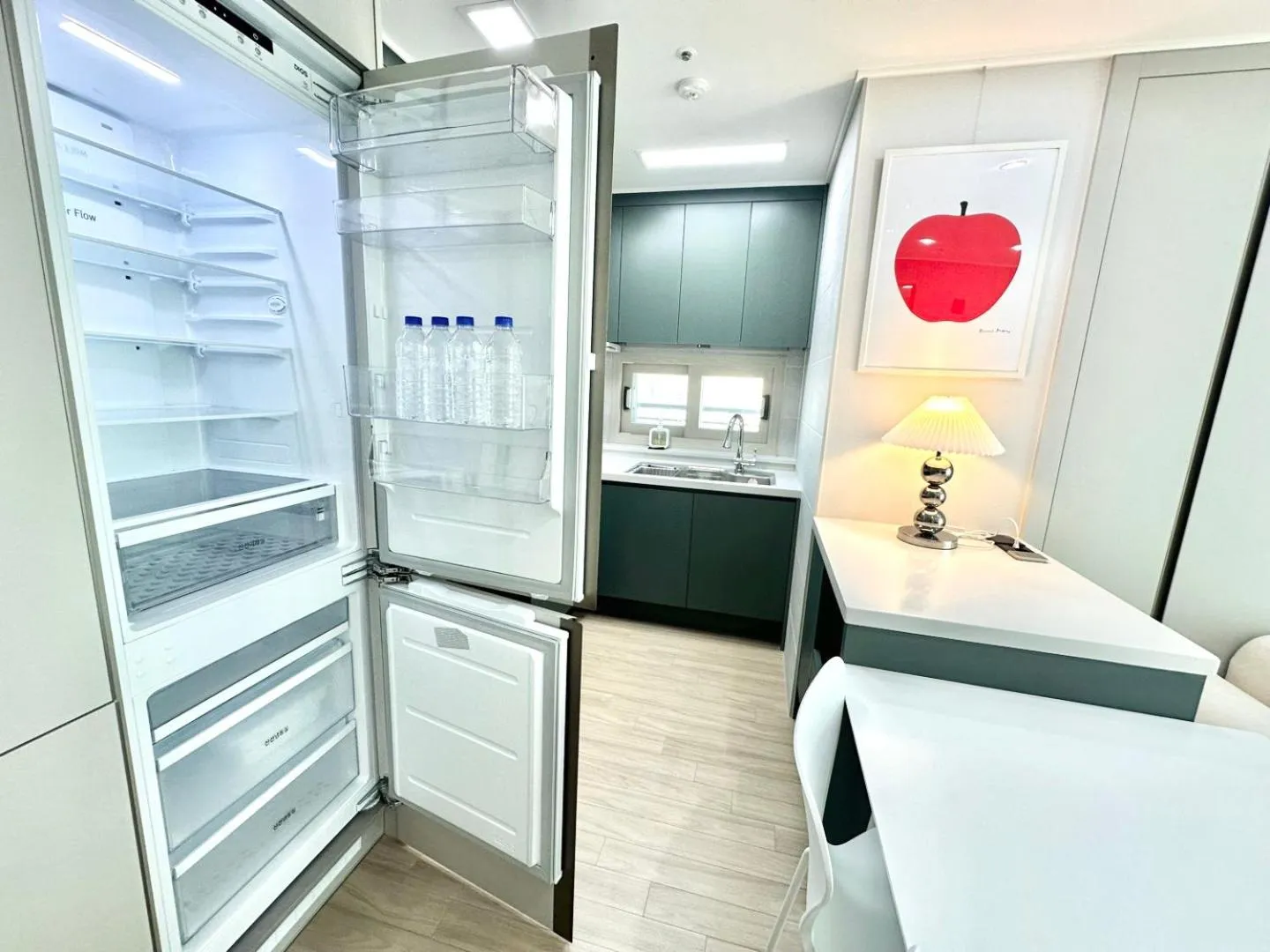 Kitchen or kitchenette in The November Stay Guri Station