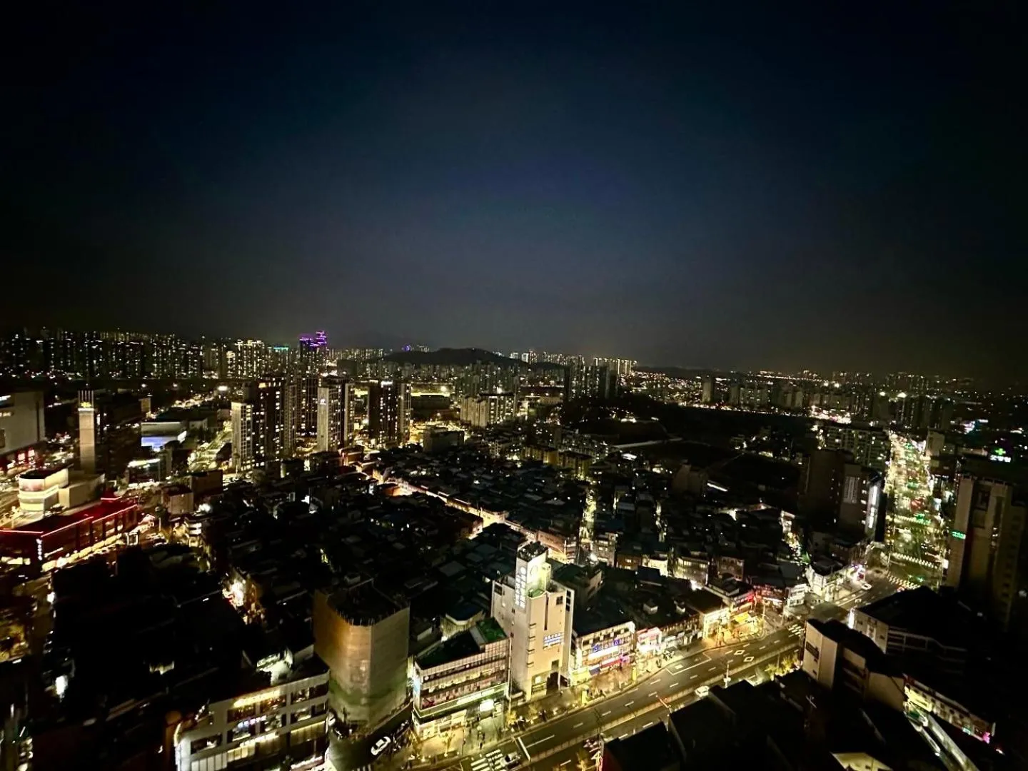 City view in The November Stay Guri Station