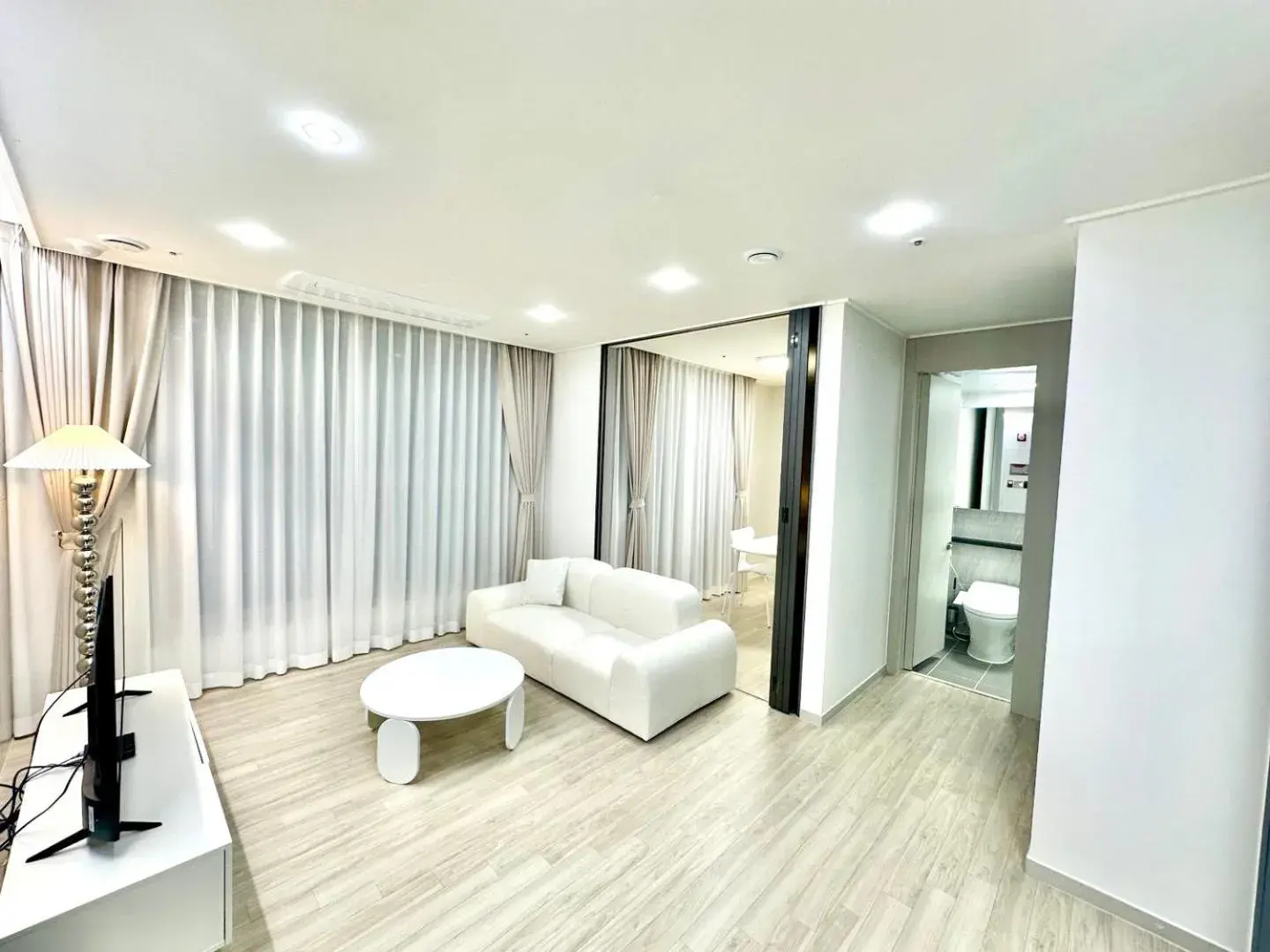 Living room in 더 노벰버스테이 구리역점 Living room in 더 노벰버스테이 구리역점