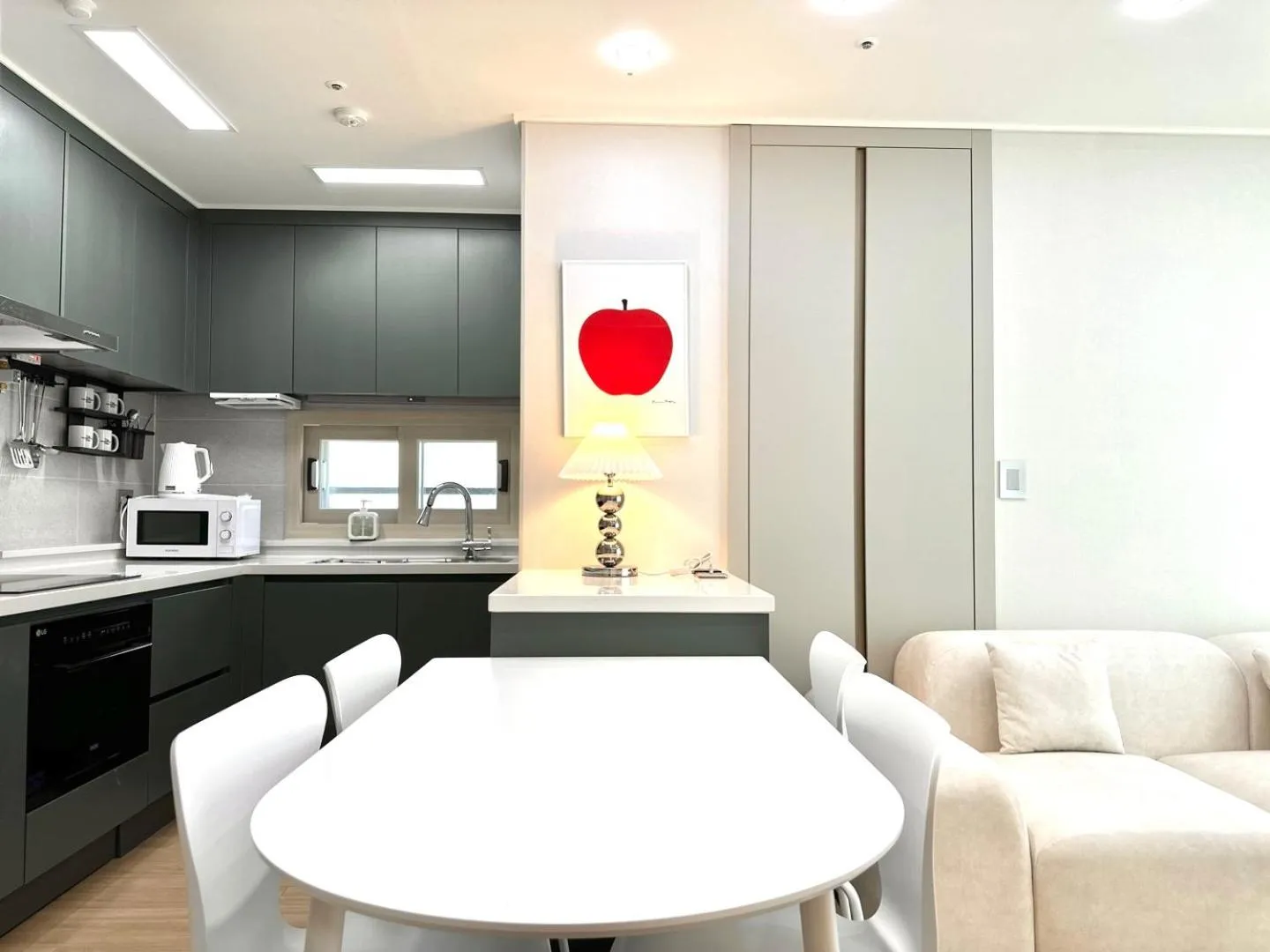 Kitchen or kitchenette in The November Stay Guri Station