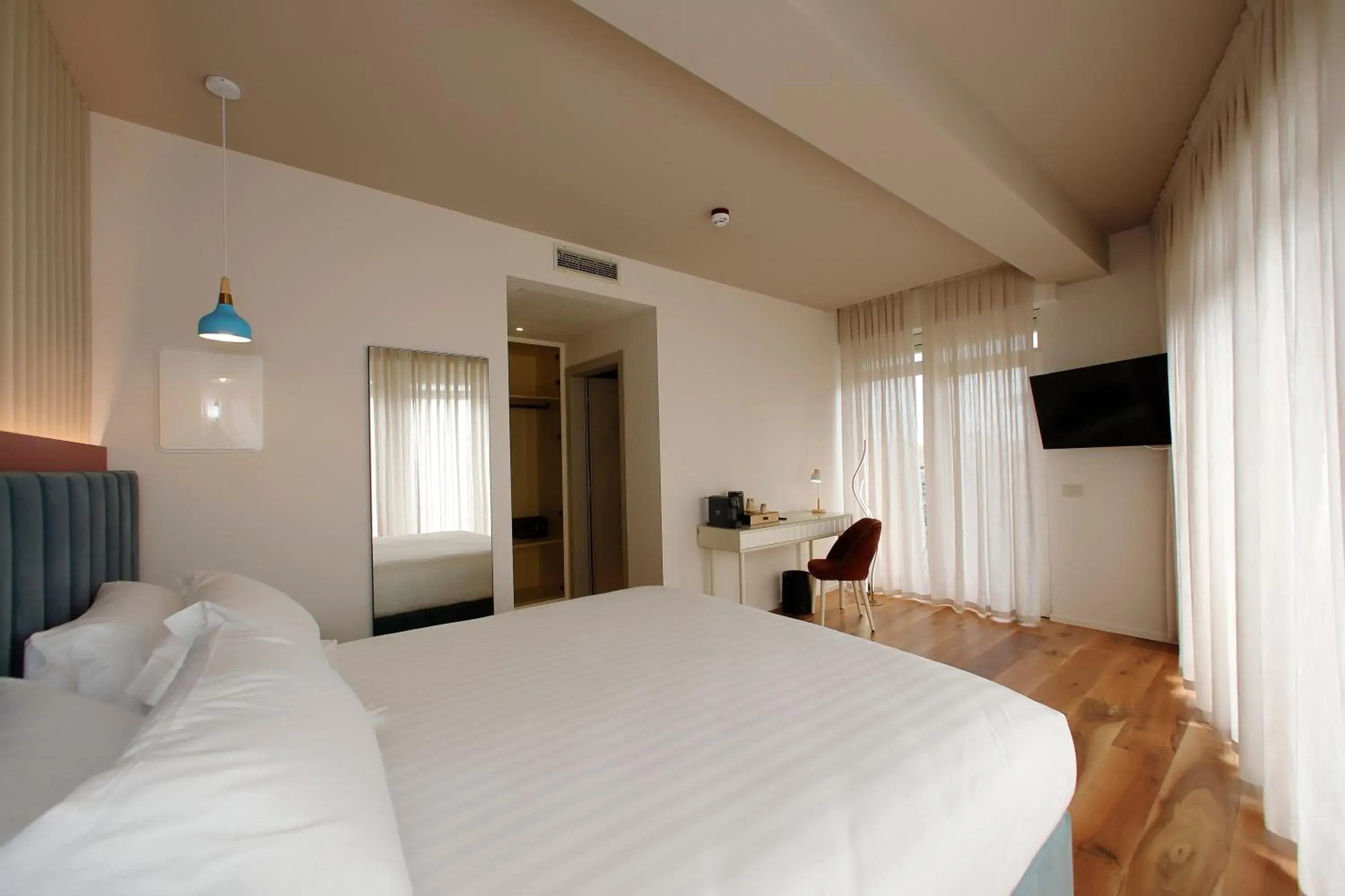 King Room with Lake View in Hotel Unico by Dori King Room with Lake View in Hotel Unico by Dori