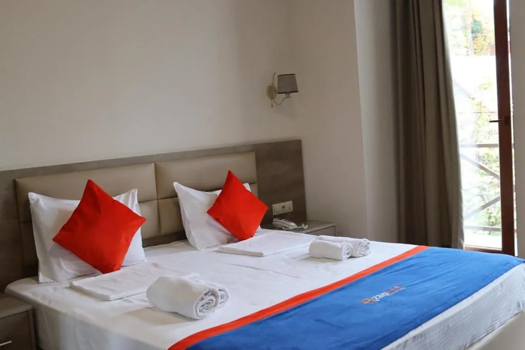 Photo of the whole room, Bed in Gallery inn