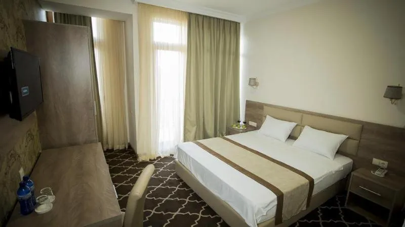 Photo of the whole room, Bed in Gallery inn