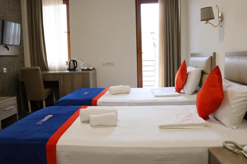 Photo of the whole room, Bed in Gallery inn